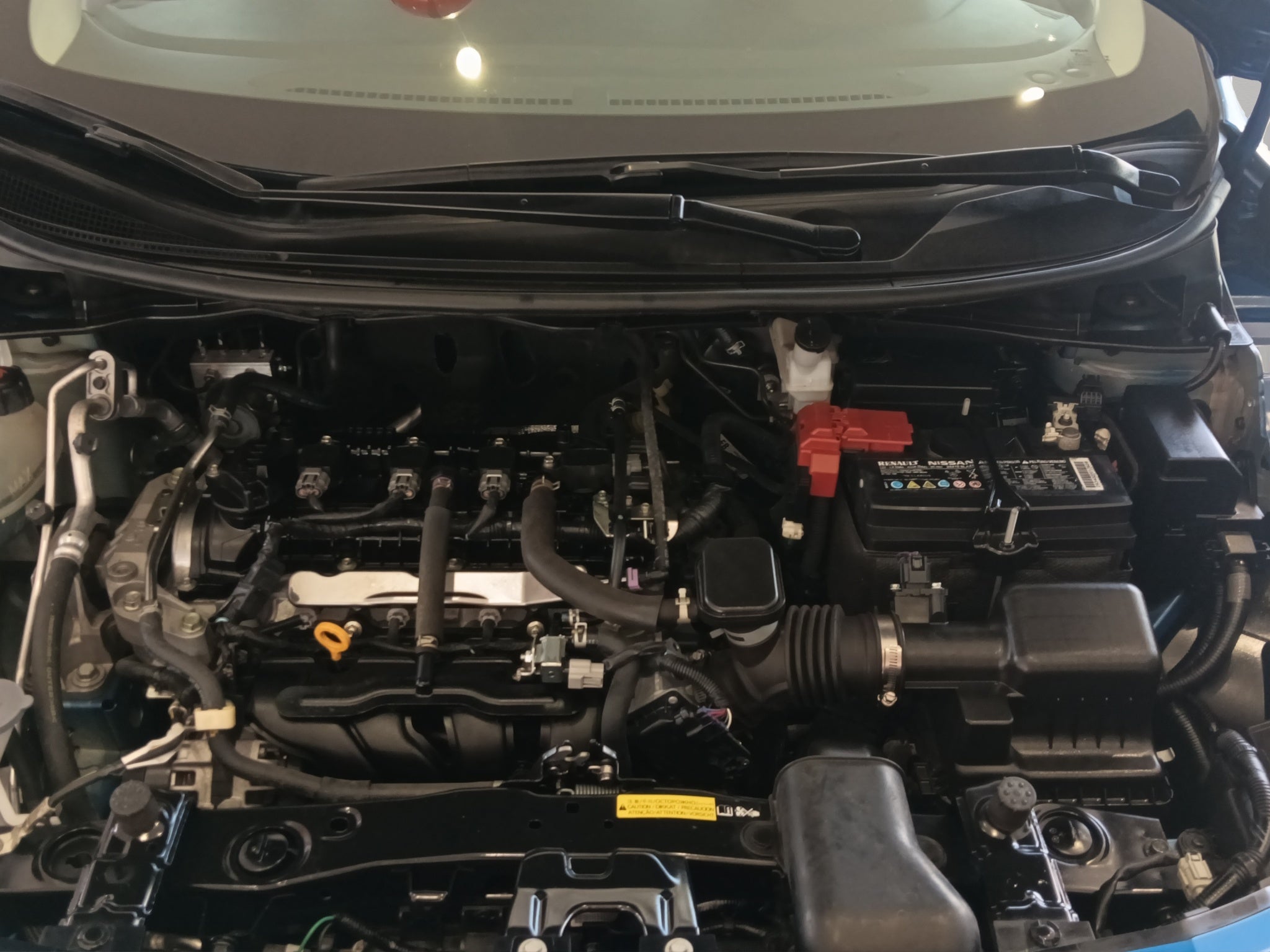 2024 Nissan Versa 4 pts. Advance, TM5, a/ac., f. niebla, RA-16