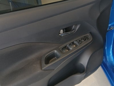 2024 Nissan Versa 4 pts. Advance, TM5, a/ac., f. niebla, RA-16