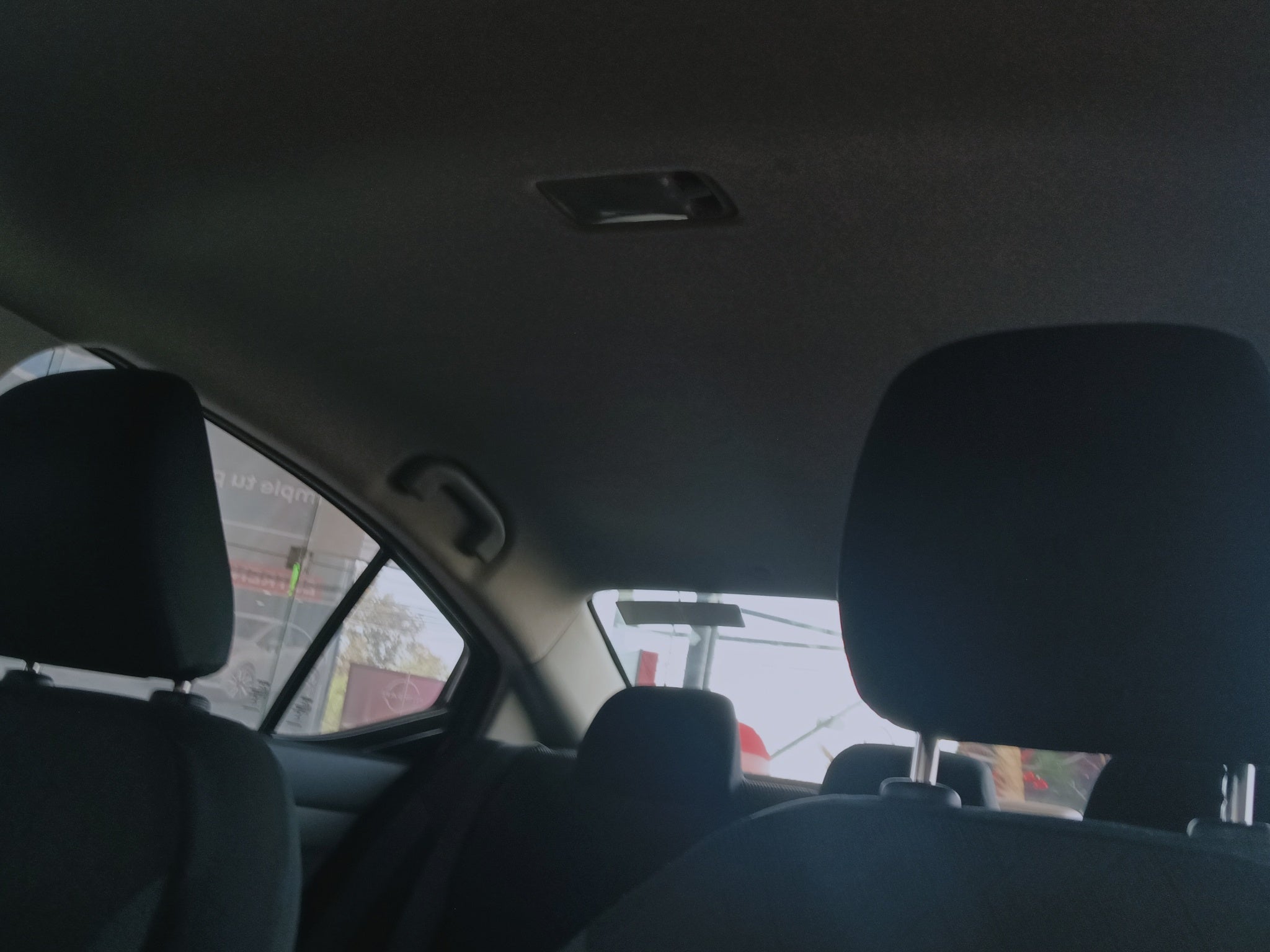 2024 Nissan Versa 4 pts. Advance, TM5, a/ac., f. niebla, RA-16