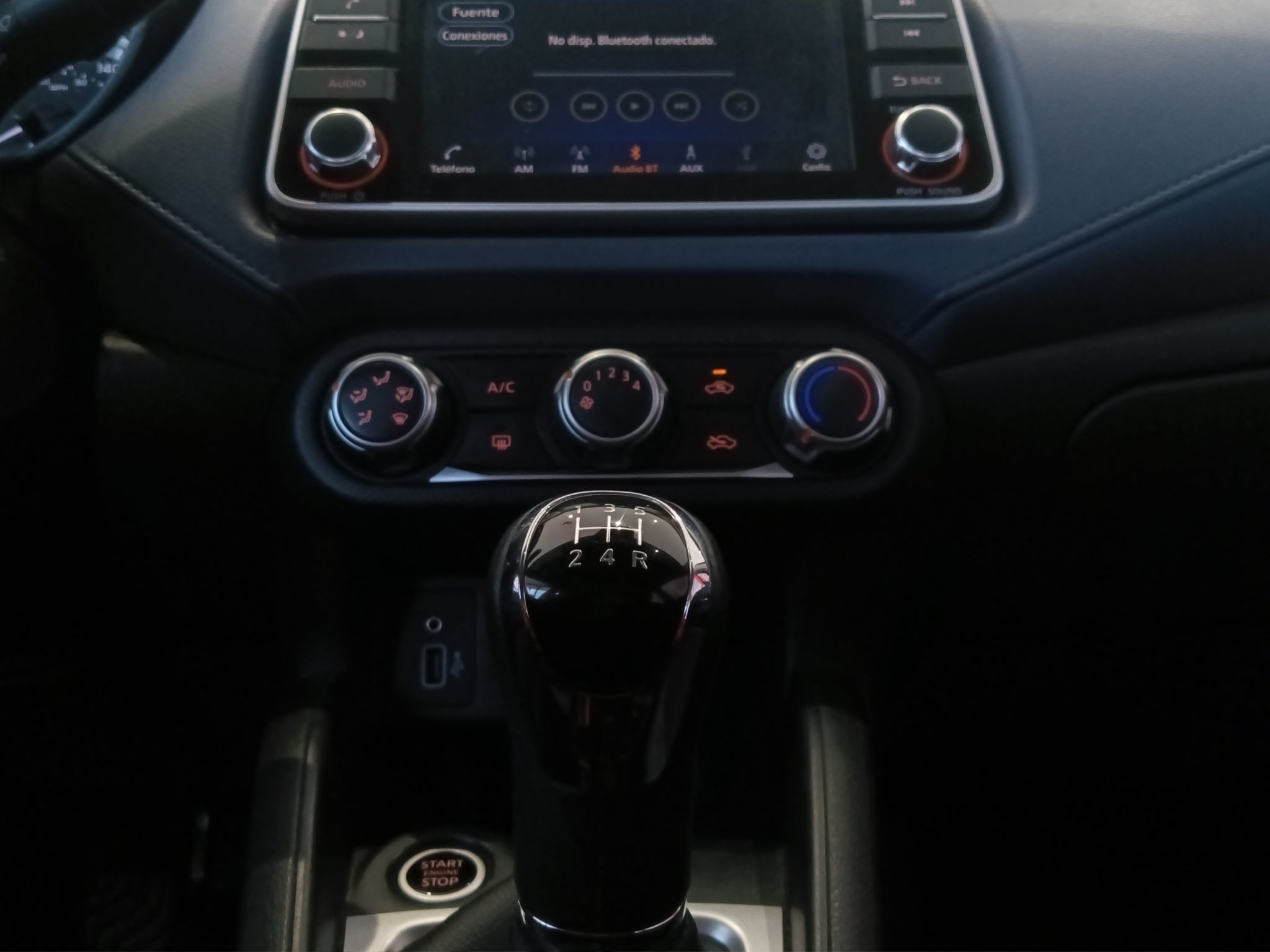 2024 Nissan Versa 4 pts. Advance, TM5, a/ac., f. niebla, RA-16