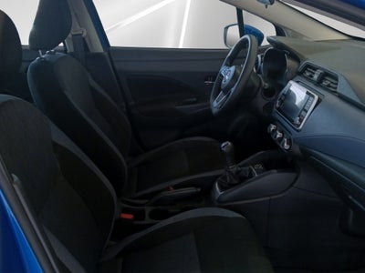 2024 Nissan Versa 4 pts. Advance, TM5, a/ac., f. niebla, RA-16