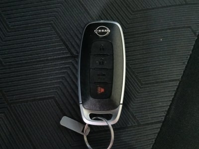 2024 Nissan Versa 4 pts. Advance, TM5, a/ac., f. niebla, RA-16
