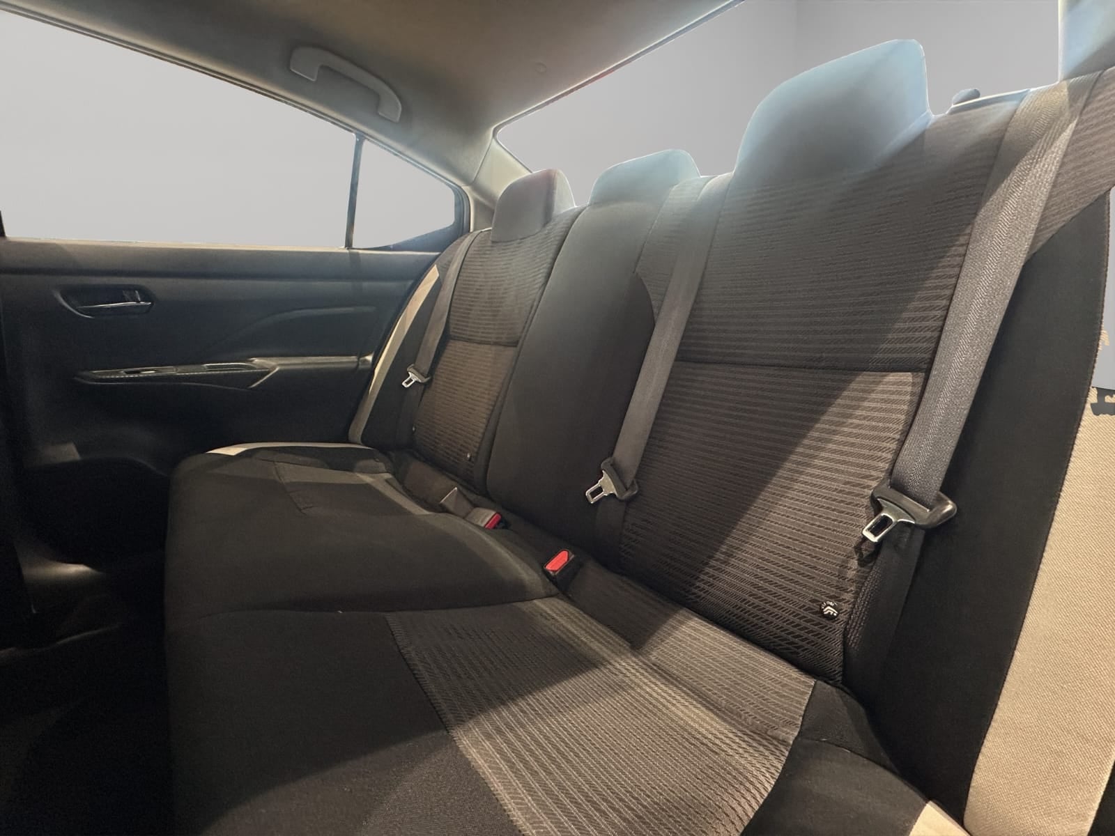 2020 Nissan Versa 4 pts. Advance, TM5, a/ac., VE, f. niebla, RA-16 (línea nueva)