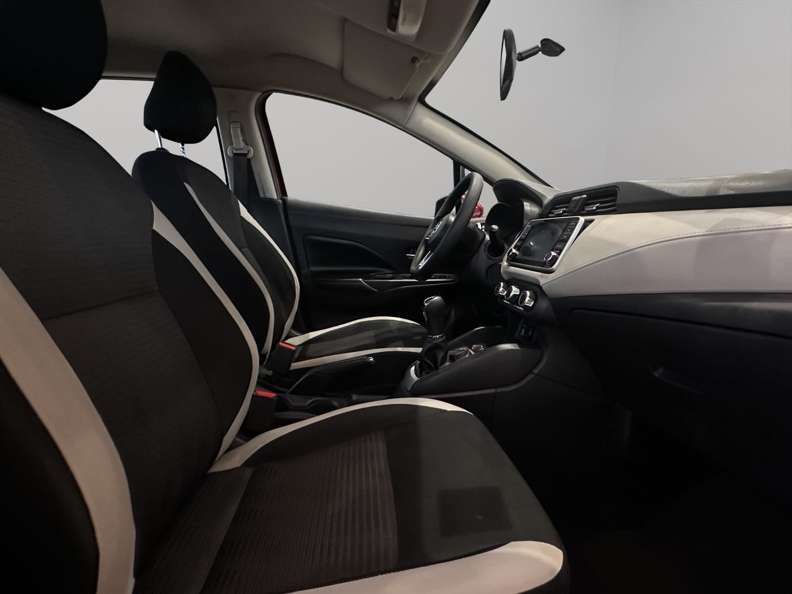 2020 Nissan Versa 4 pts. Advance, TM5, a/ac., VE, f. niebla, RA-16 (línea nueva)