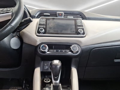 2021 Nissan Versa 4 pts. Platinum, TA, a/ac. Aut., VE, piel, GPS, f. led, RA-17