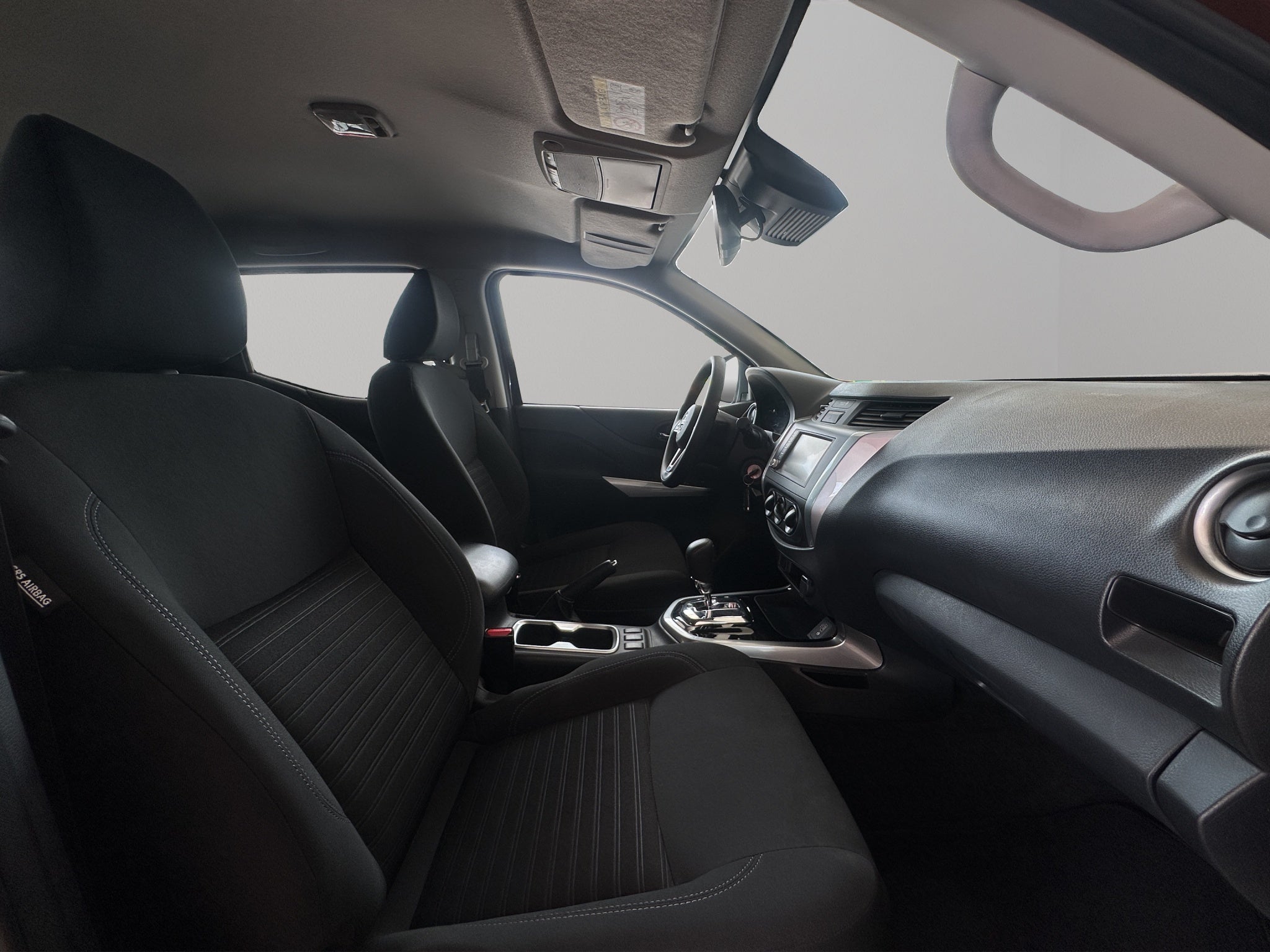 2025 Nissan Comerciales Frontier y NP 300 Frontier Pick-Up FRONTIER LE 2.5L 4 CIL, TA, 4 PTAS, 4X2, AA