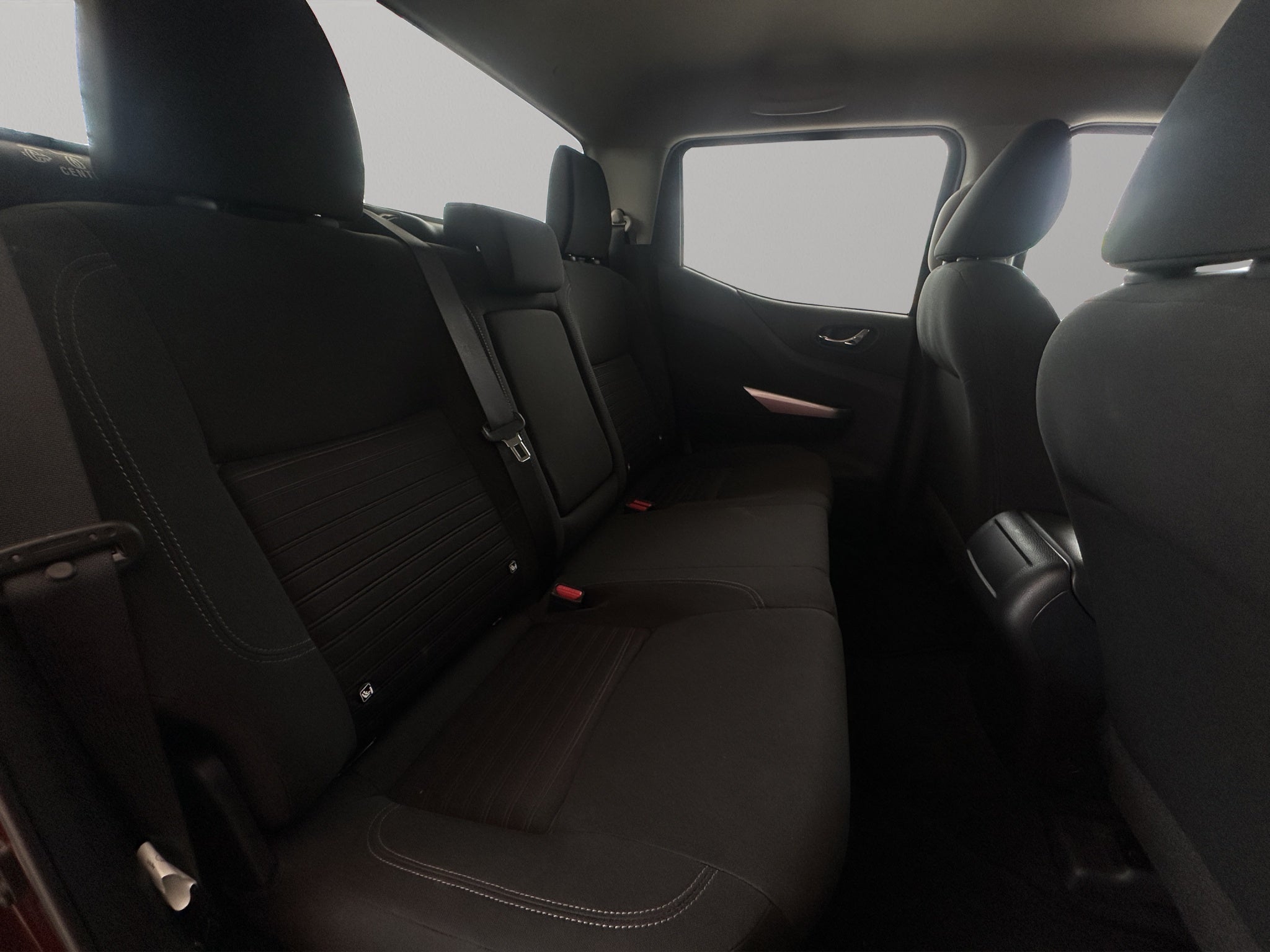 2025 Nissan Comerciales Frontier y NP 300 Frontier Pick-Up FRONTIER LE 2.5L 4 CIL, TA, 4 PTAS, 4X2, AA