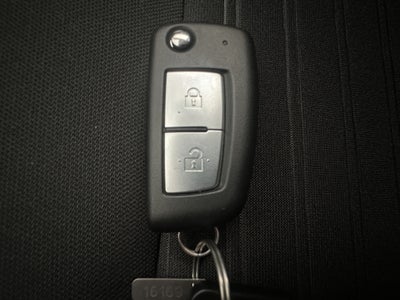 2025 Nissan Comerciales Frontier y NP 300 Frontier Pick-Up FRONTIER LE 2.5L 4 CIL, TA, 4 PTAS, 4X2, AA