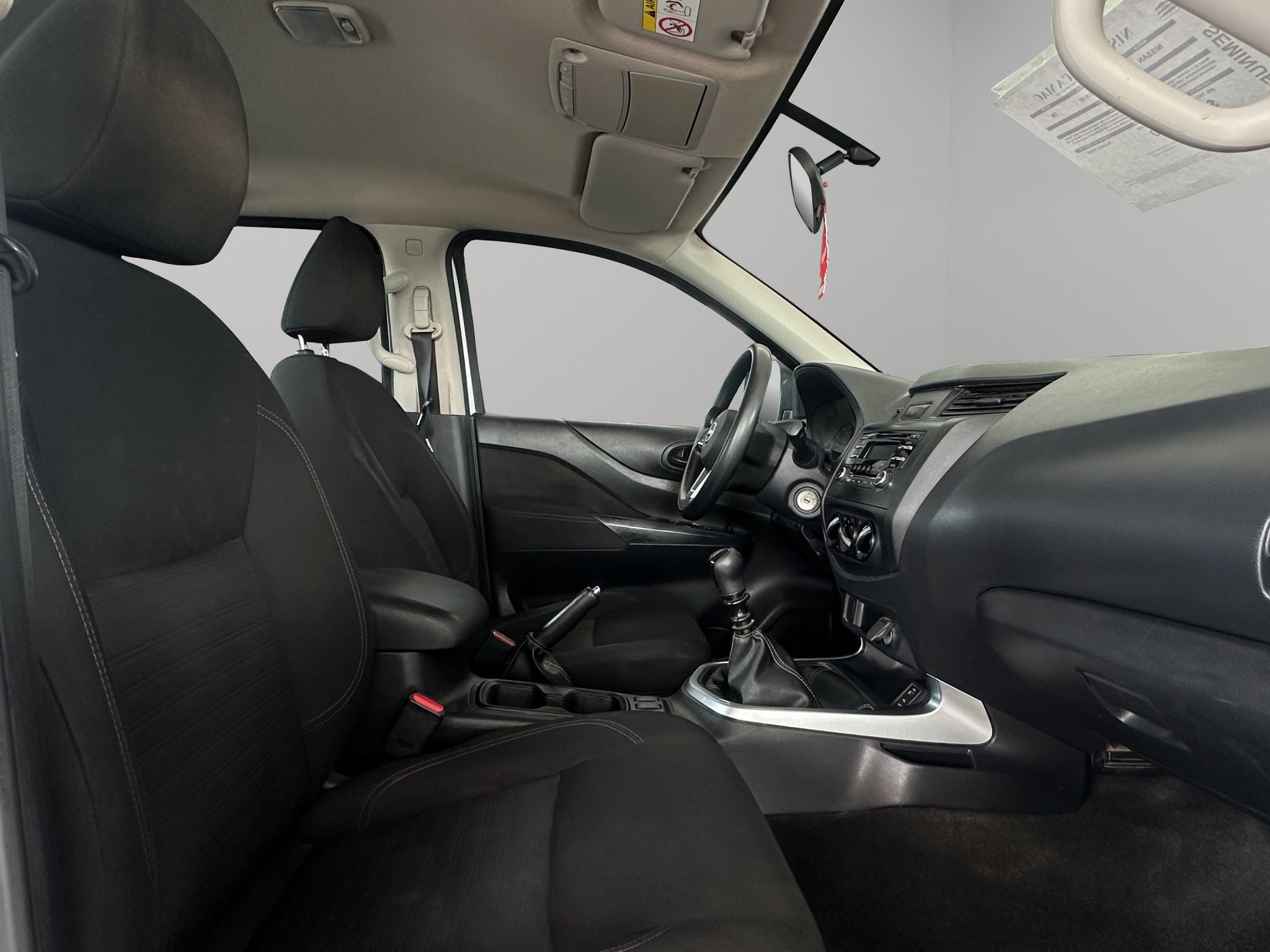 2024 Nissan Comerciales NP300 2 pts. Pick-Up, Cab. Sencilla, TM6, a/ac.