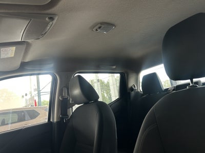 2024 Nissan Comerciales NP300 2 pts. Pick-Up, Cab. Sencilla, TM6, a/ac.