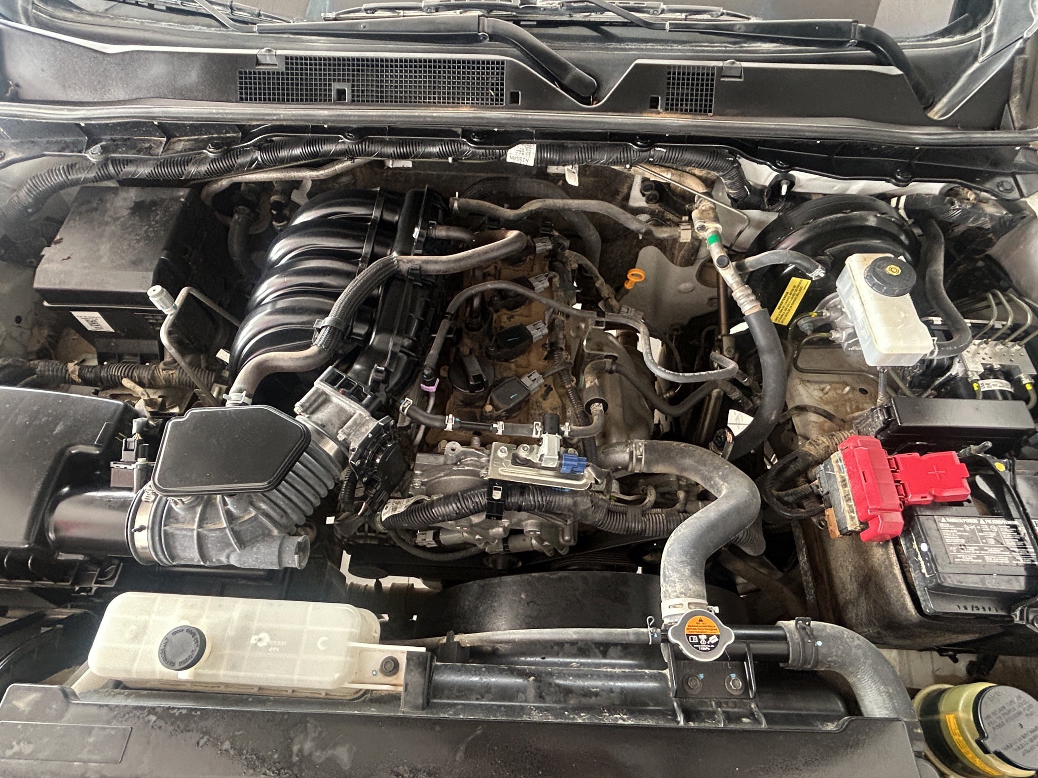 2024 Nissan Comerciales NP300 2 pts. Pick-Up, Cab. Sencilla, TM6, a/ac.