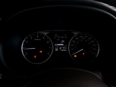 2025 Nissan Kicks VUD 5 pts. Play Advance, 1.6l, TM5, RA-17 (línea nueva)