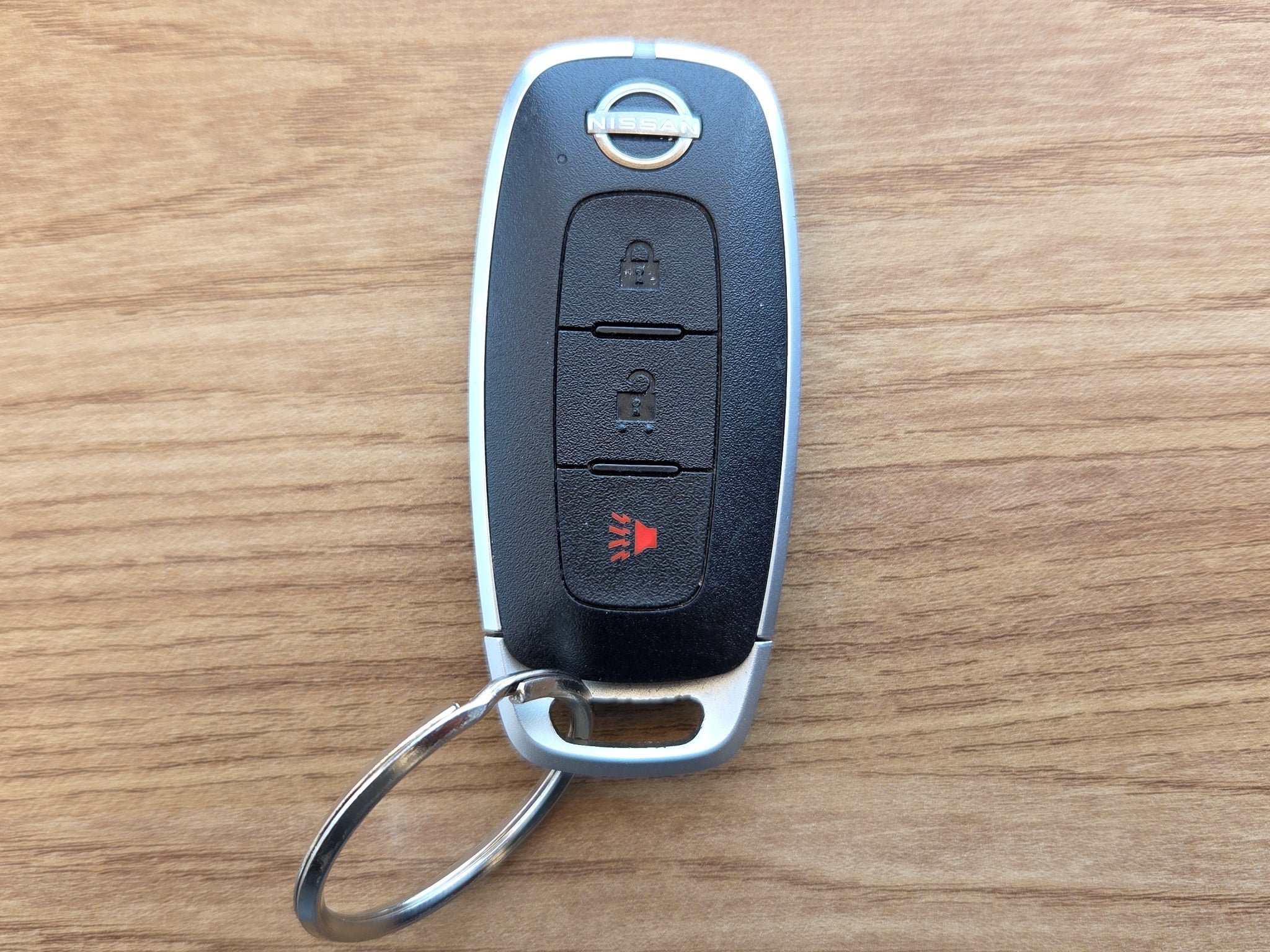 2025 Nissan Kicks VUD 5 pts. Play Advance, 1.6l, TM5, RA-17 (línea nueva)