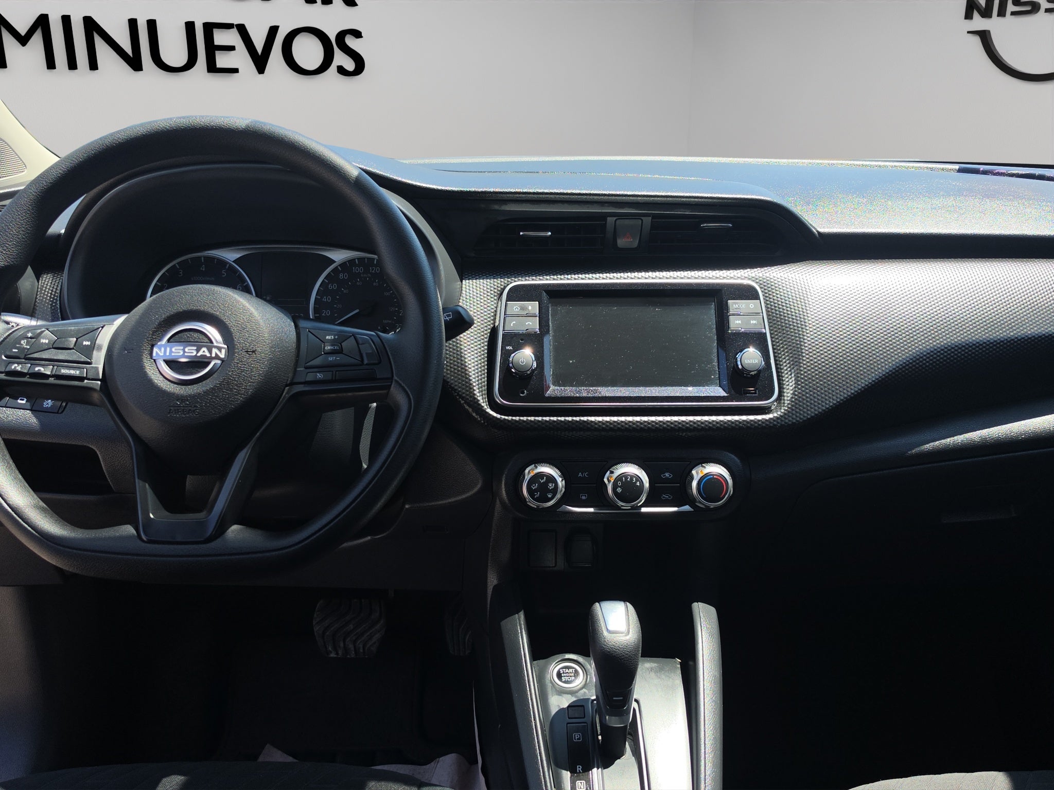 2025 Nissan Kicks VUD 5 pts. Advance, 2.0l, TA, RA-17 (línea nueva)
