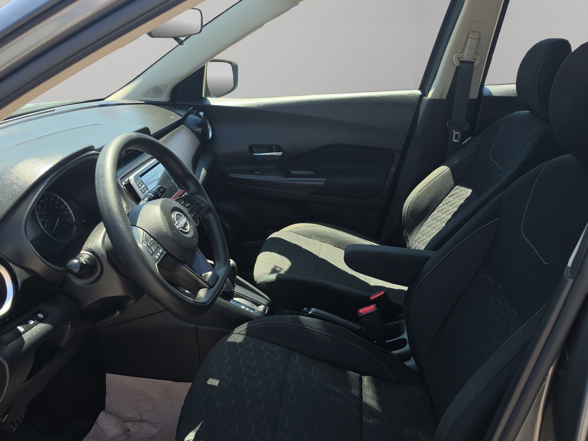 2025 Nissan Kicks VUD 5 pts. Advance, 2.0l, TA, RA-17 (línea nueva)