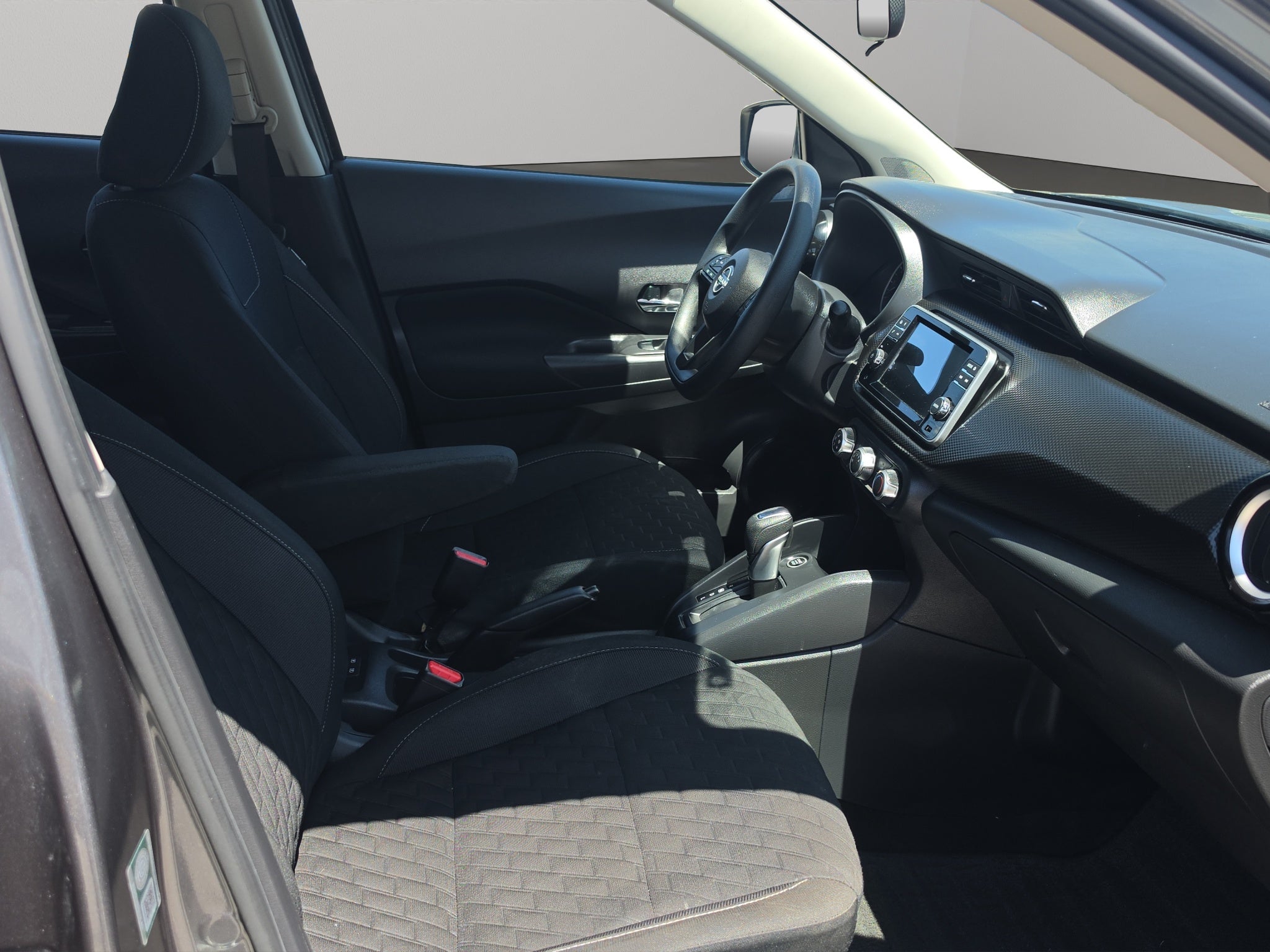2025 Nissan Kicks VUD 5 pts. Advance, 2.0l, TA, RA-17 (línea nueva)
