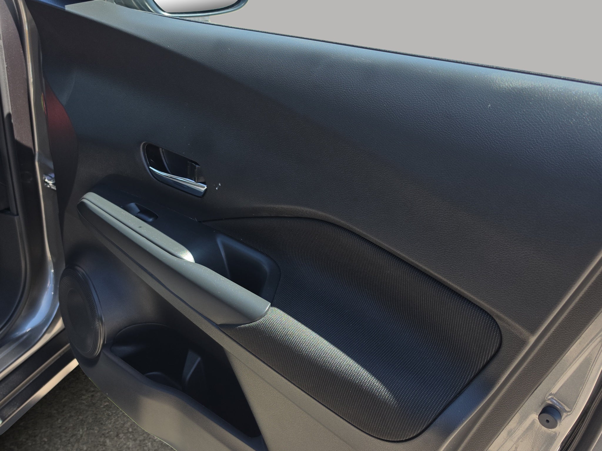 2025 Nissan Kicks VUD 5 pts. Advance, 2.0l, TA, RA-17 (línea nueva)