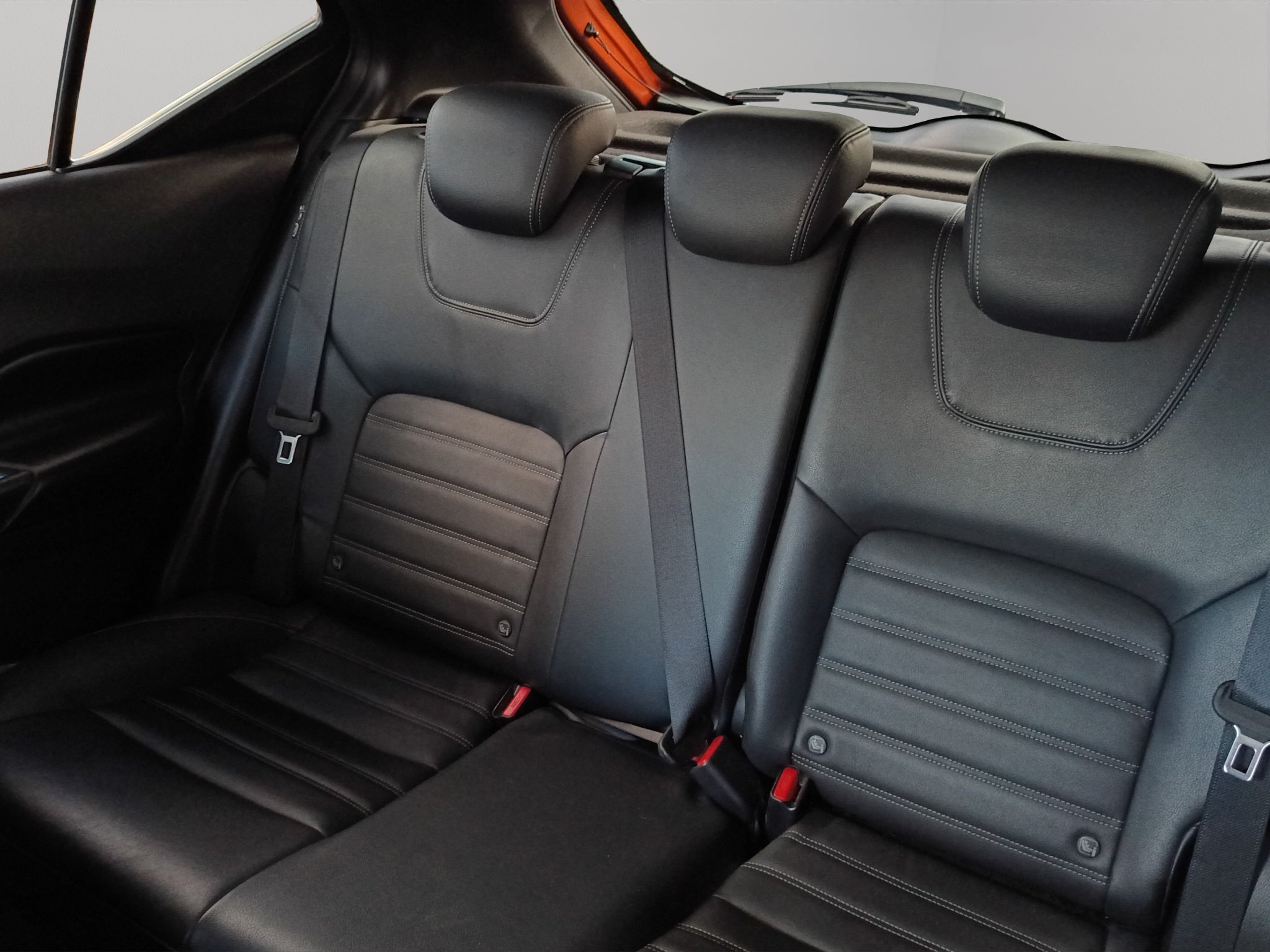 2025 Nissan Kicks VUD 5 pts. Platinum, 2.0l, TA, TP, s. Bose, pantalla touch 12