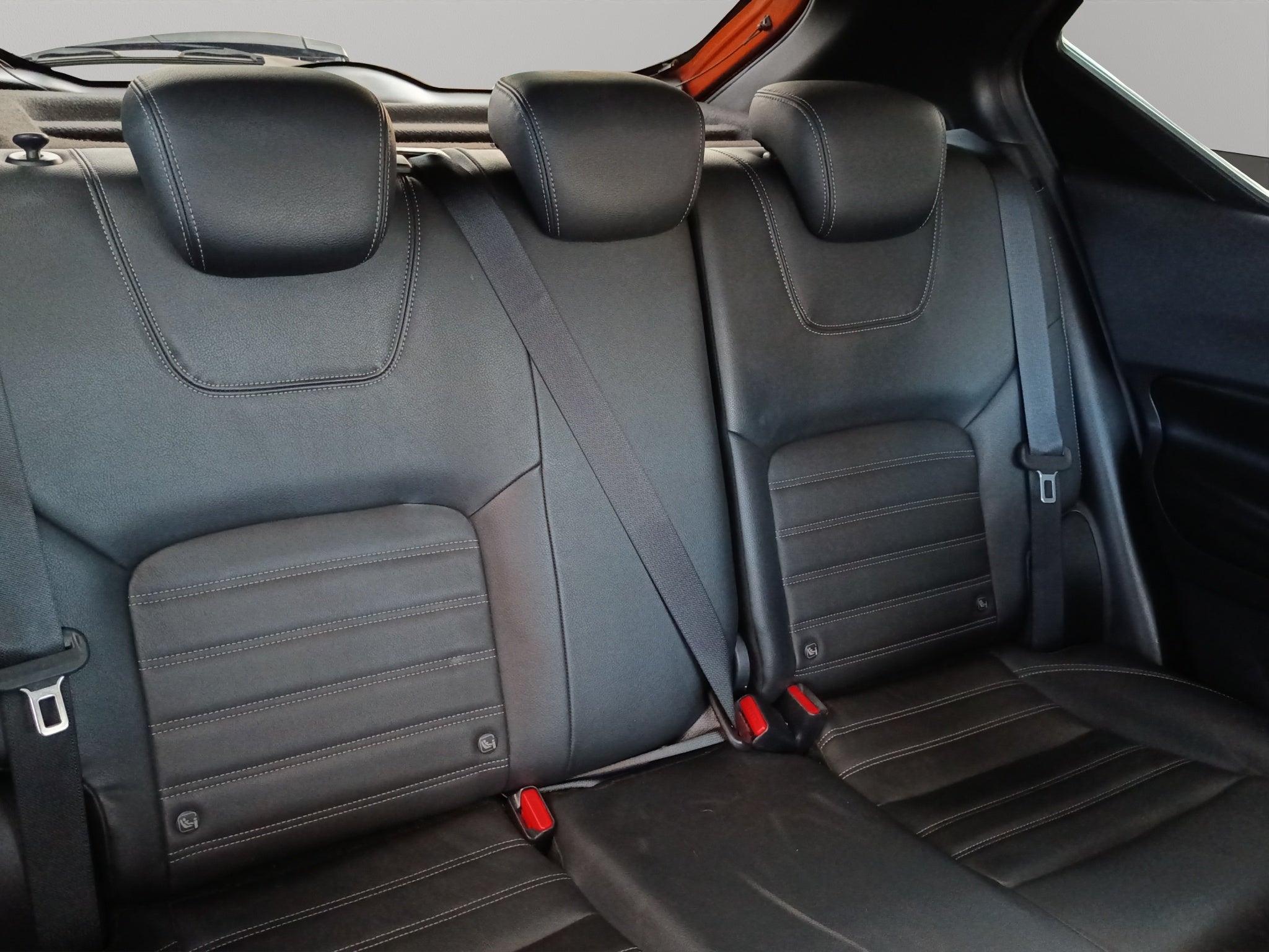 2025 Nissan Kicks VUD 5 pts. Platinum, 2.0l, TA, TP, s. Bose, pantalla touch 12
