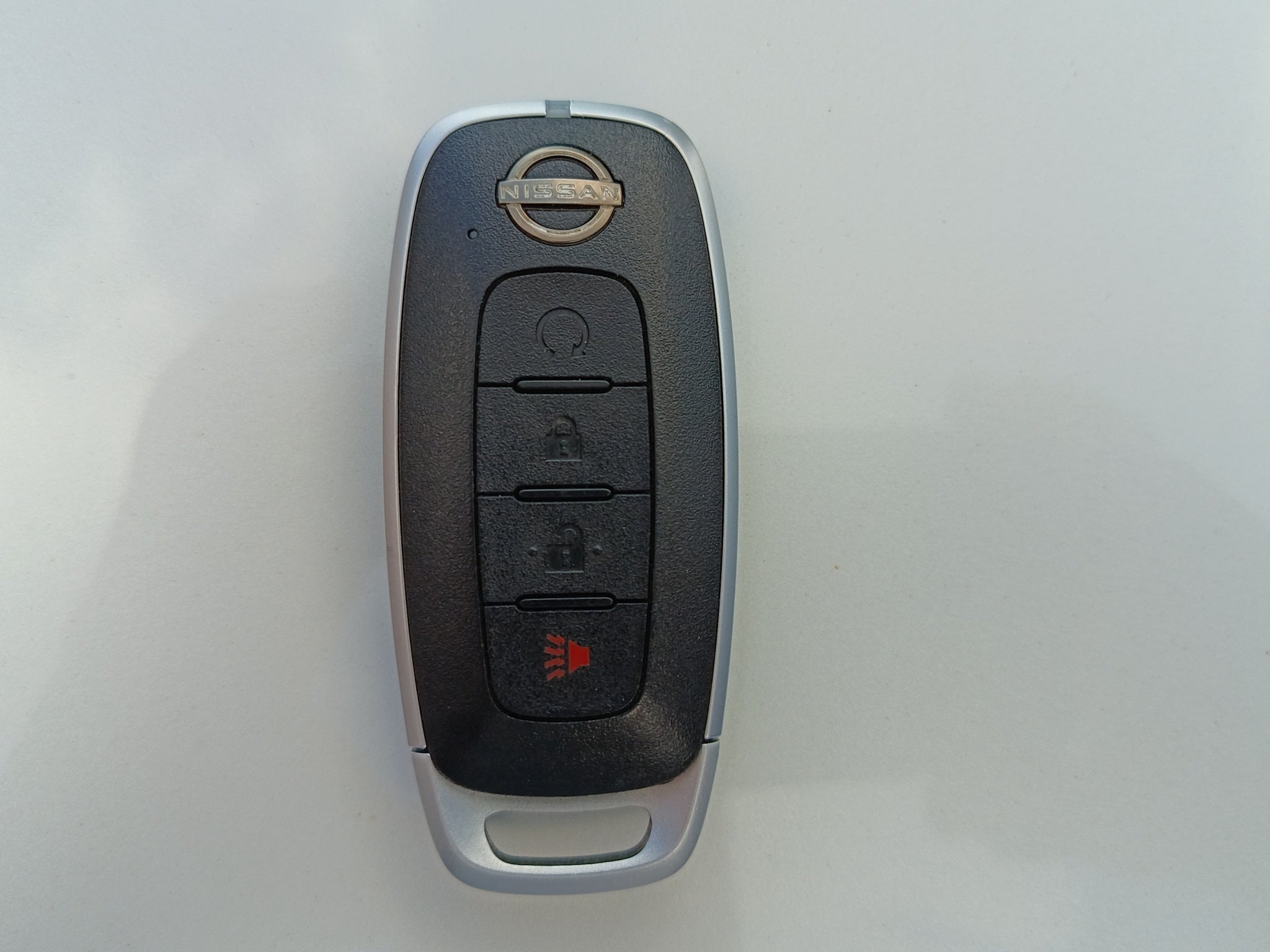 2025 Nissan Kicks VUD 5 pts. Platinum, 2.0l, TA, TP, s. Bose, pantalla touch 12