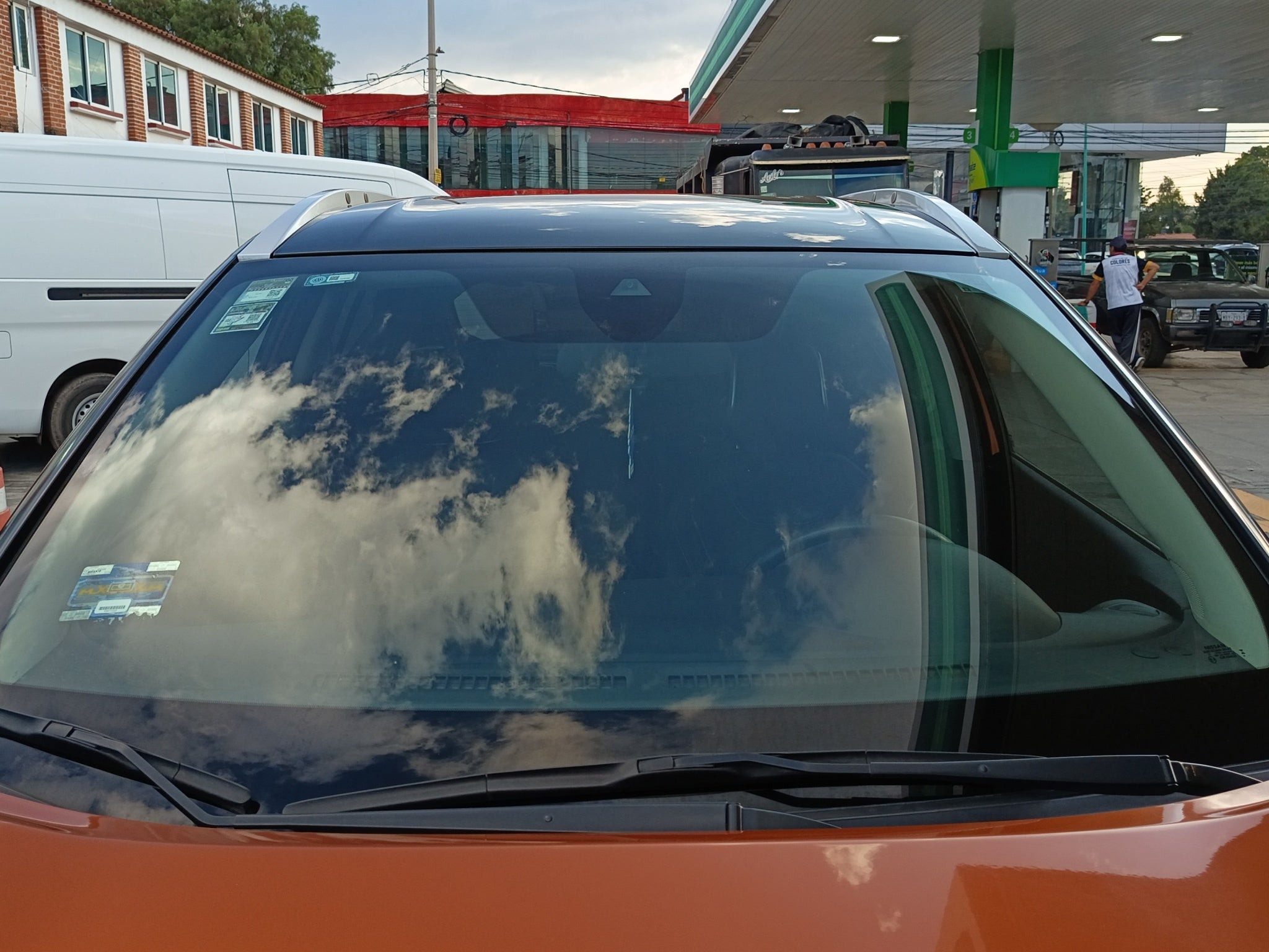 2025 Nissan Kicks VUD 5 pts. Platinum, 2.0l, TA, TP, s. Bose, pantalla touch 12