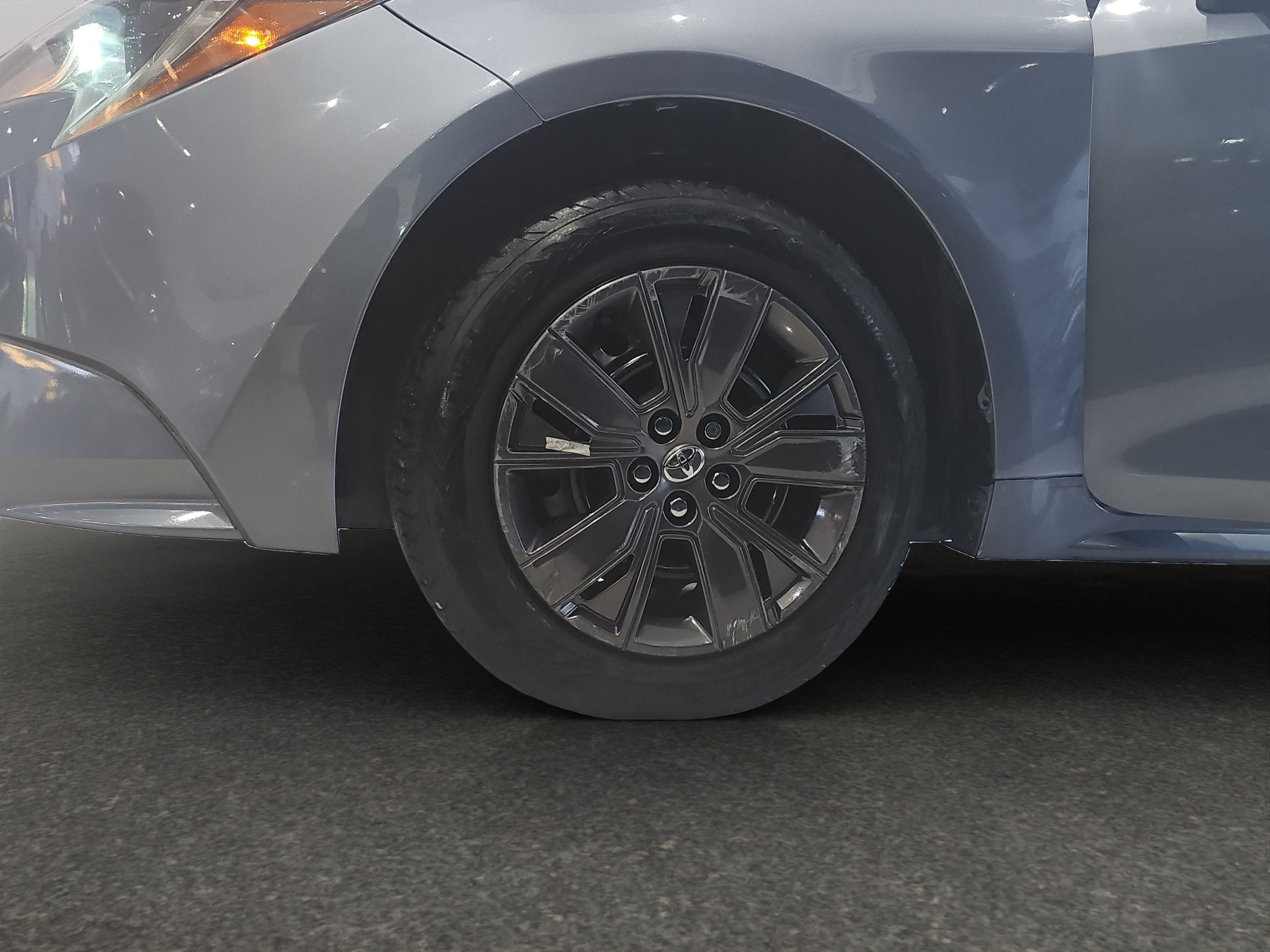 2024 Toyota Corolla 4 pts. LE, 2.0l, TA, RA-16 (línea anterior)