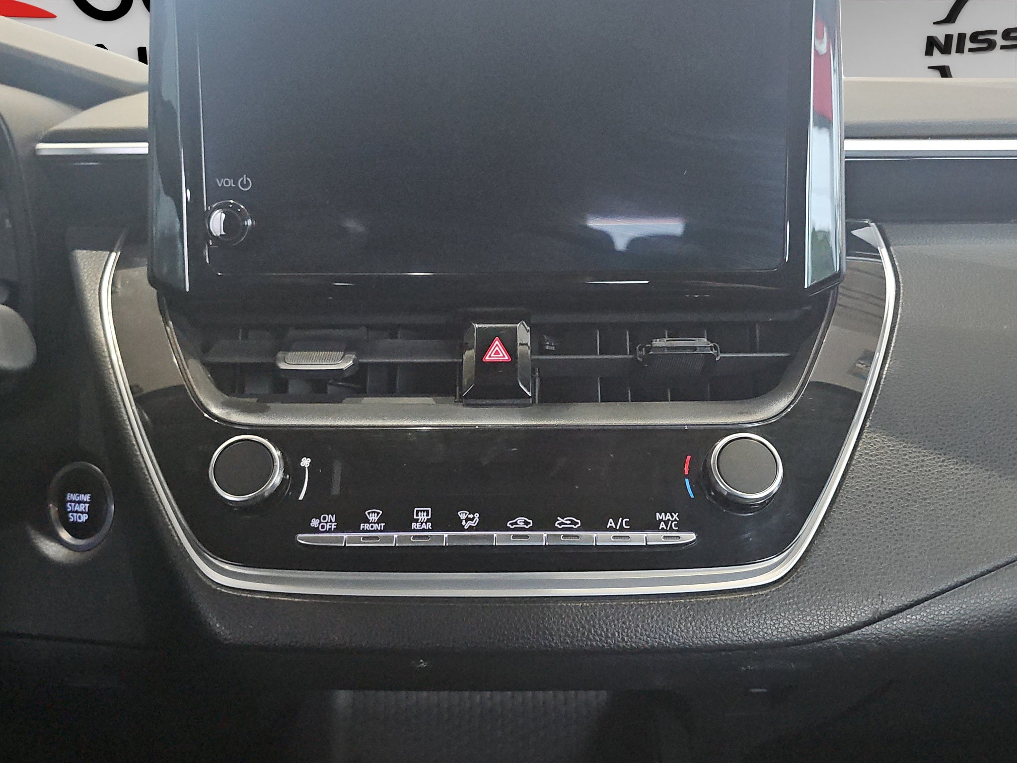 2024 Toyota Corolla 4 pts. LE, 2.0l, TA, RA-16 (línea anterior)