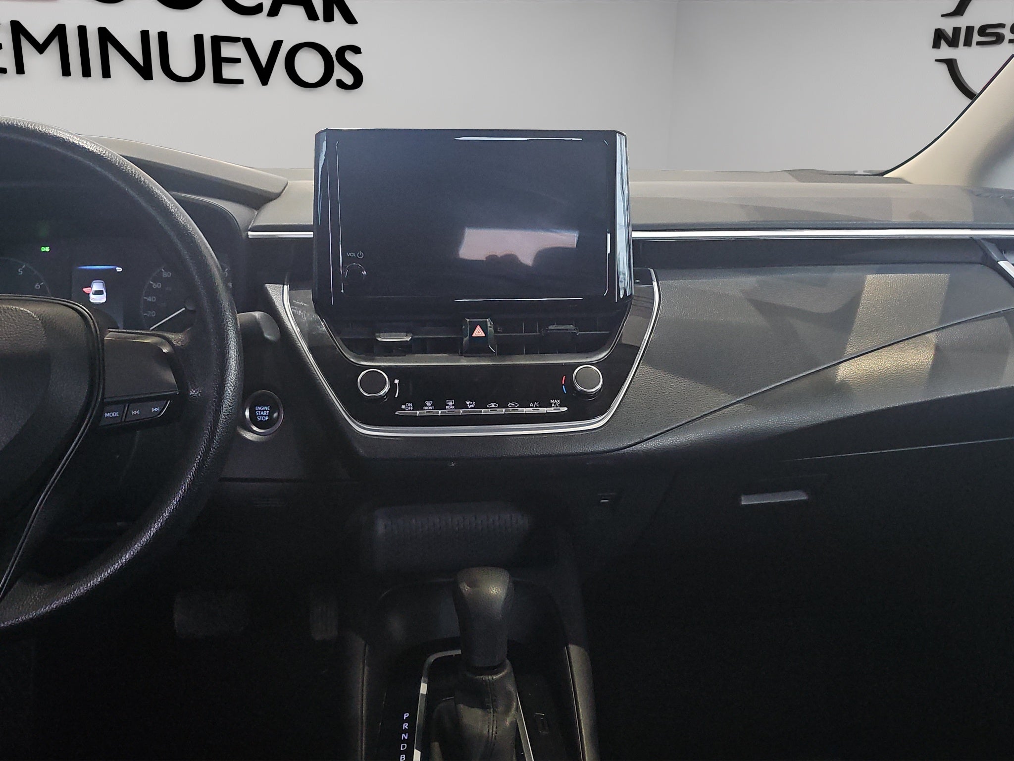 2024 Toyota Corolla 4 pts. LE, 2.0l, TA, RA-16 (línea anterior)
