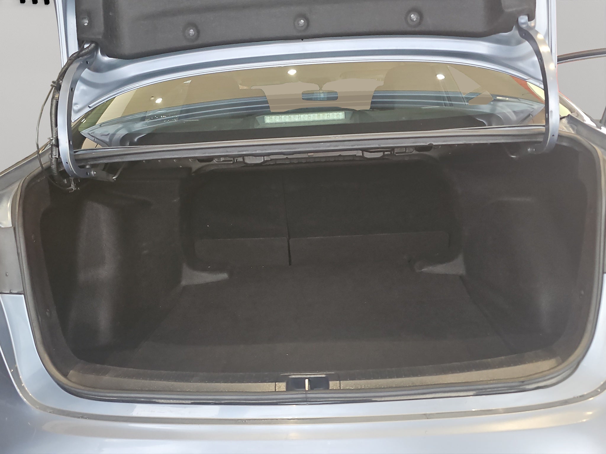 2024 Toyota Corolla 4 pts. LE, 2.0l, TA, RA-16 (línea anterior)