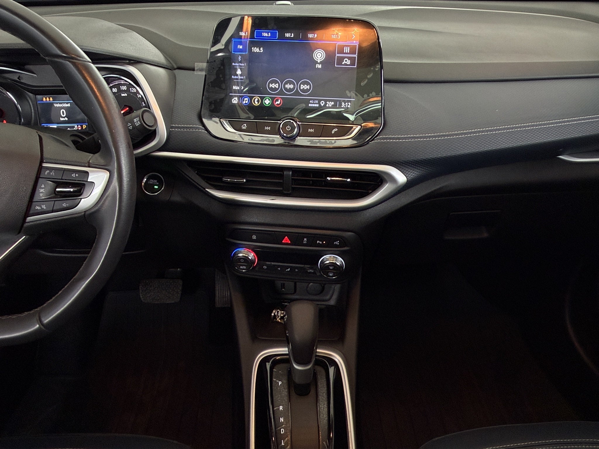 2025 Chevrolet Tracker VUD 5 pts. Premier, 1.2T, TA, piel, f. led, RA-17 bitono (cambio de línea)
