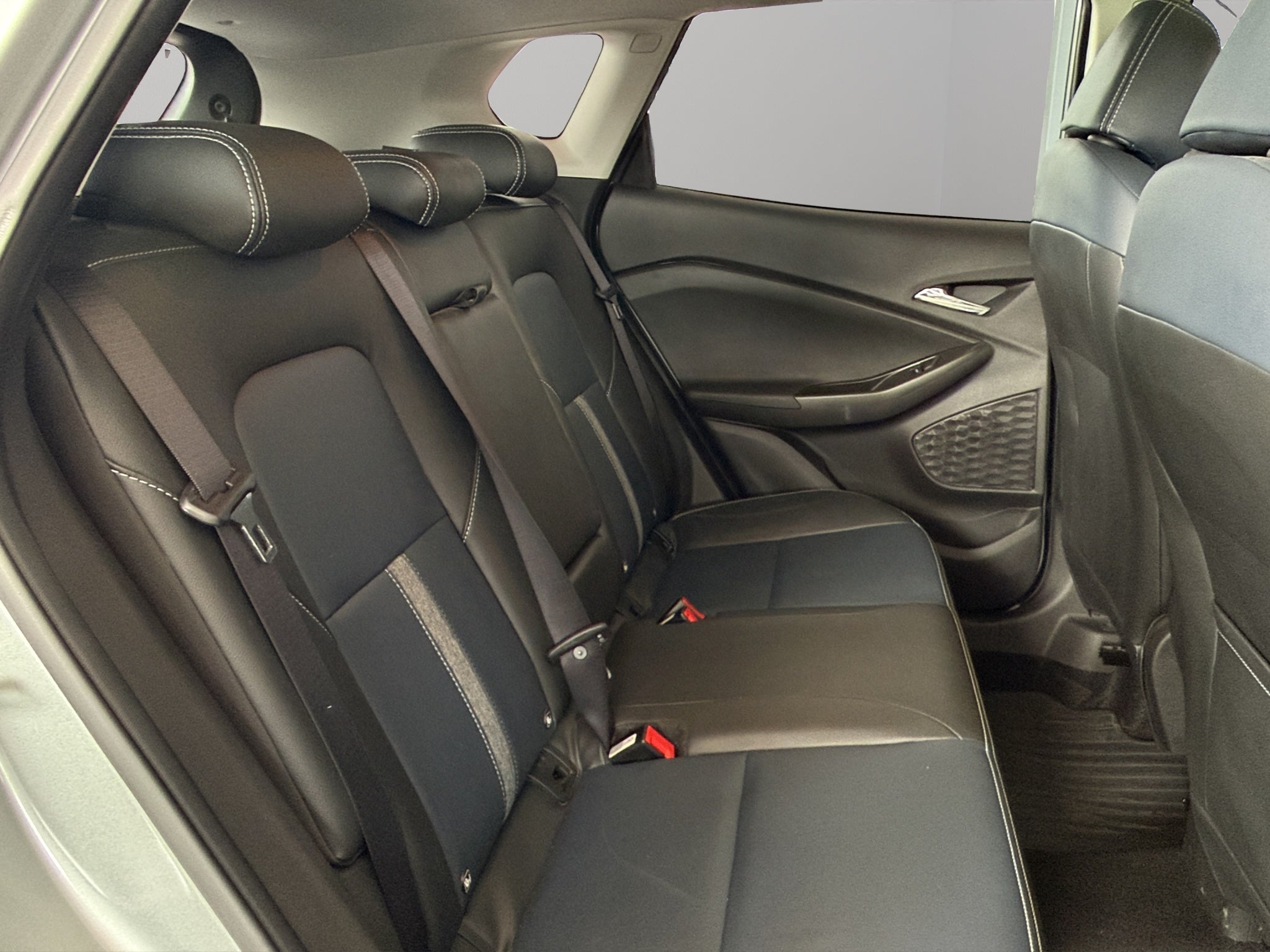 2025 Chevrolet Tracker VUD 5 pts. Premier, 1.2T, TA, piel, f. led, RA-17 bitono (cambio de línea)