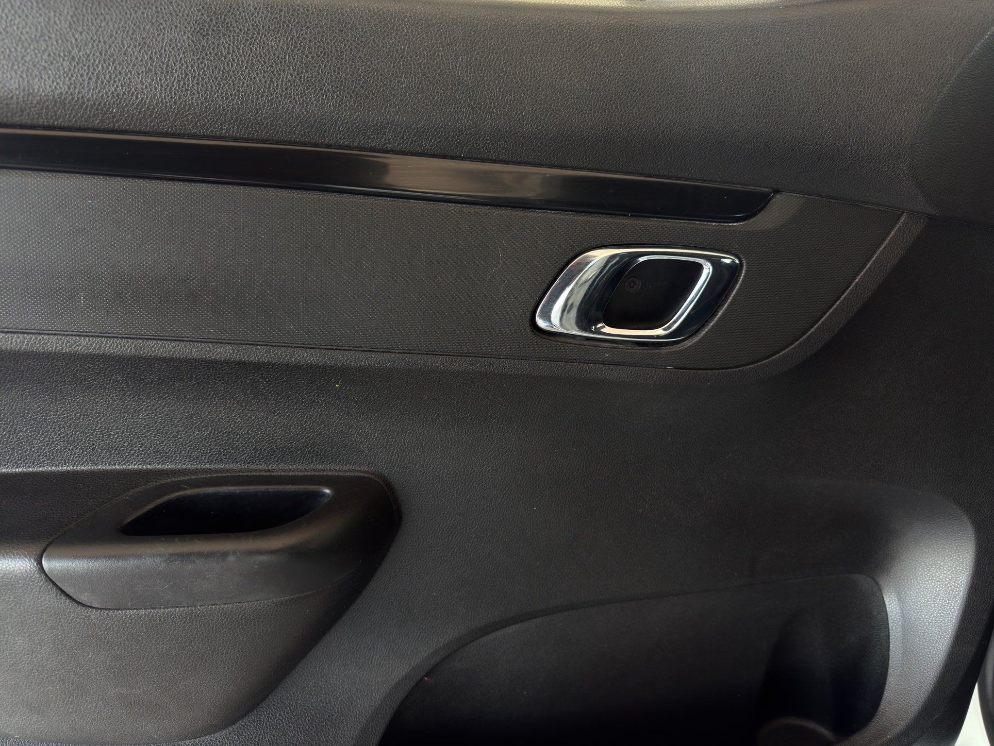 2023 Renault Kwid 5 pts. HB Iconic, TM5, a/ac., pantalla touch 8