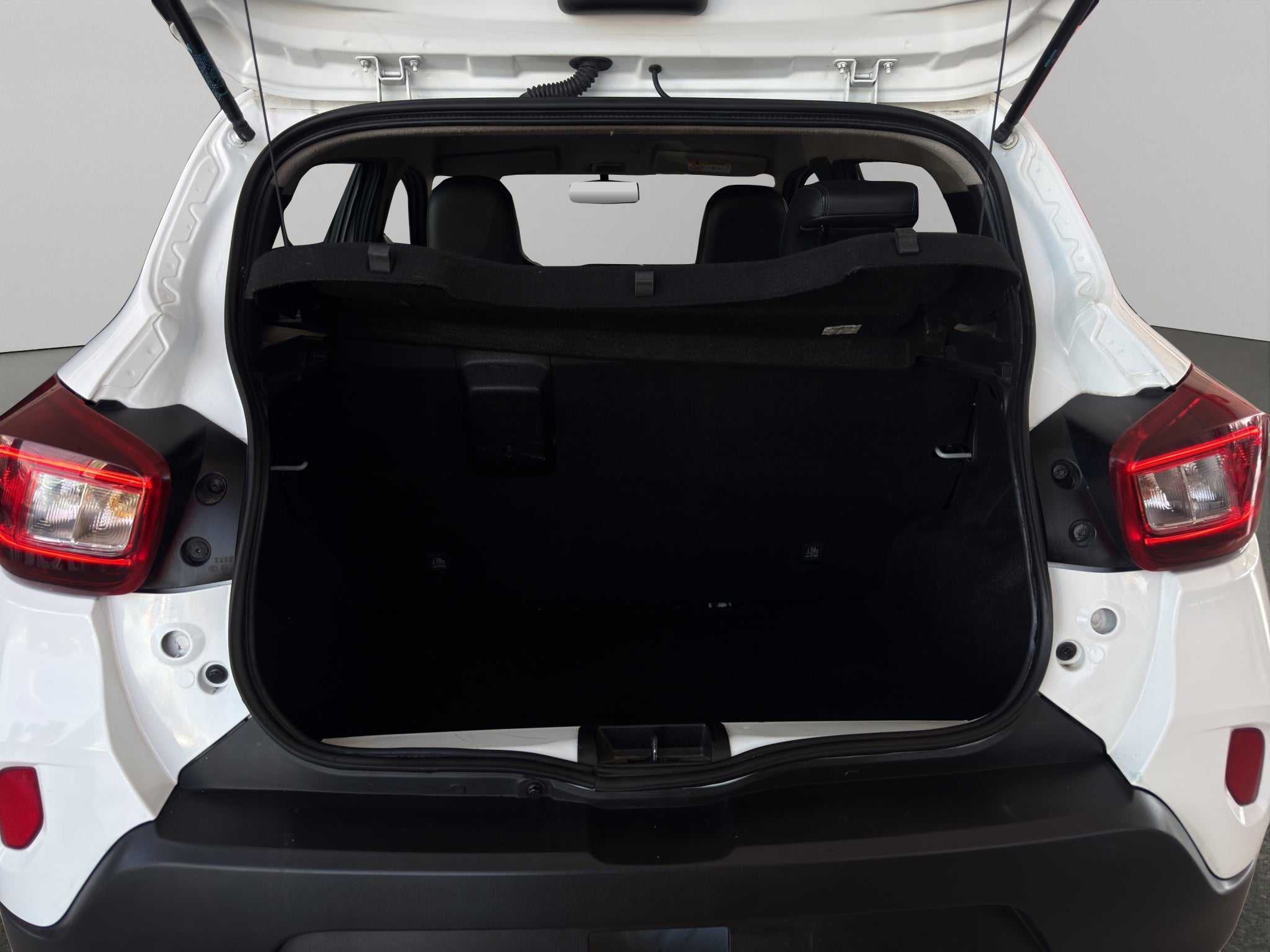 2023 Renault Kwid 5 pts. HB Iconic, TM5, a/ac., pantalla touch 8