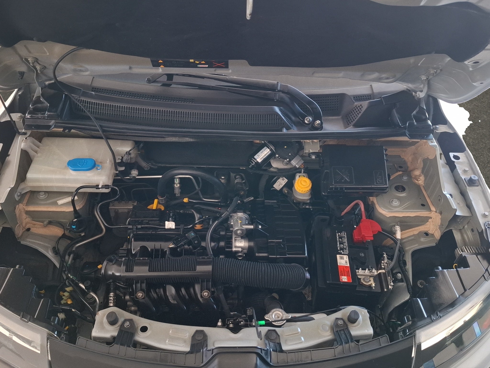 2023 Renault Kwid 5 pts. HB Iconic, TM5, a/ac., pantalla touch 8