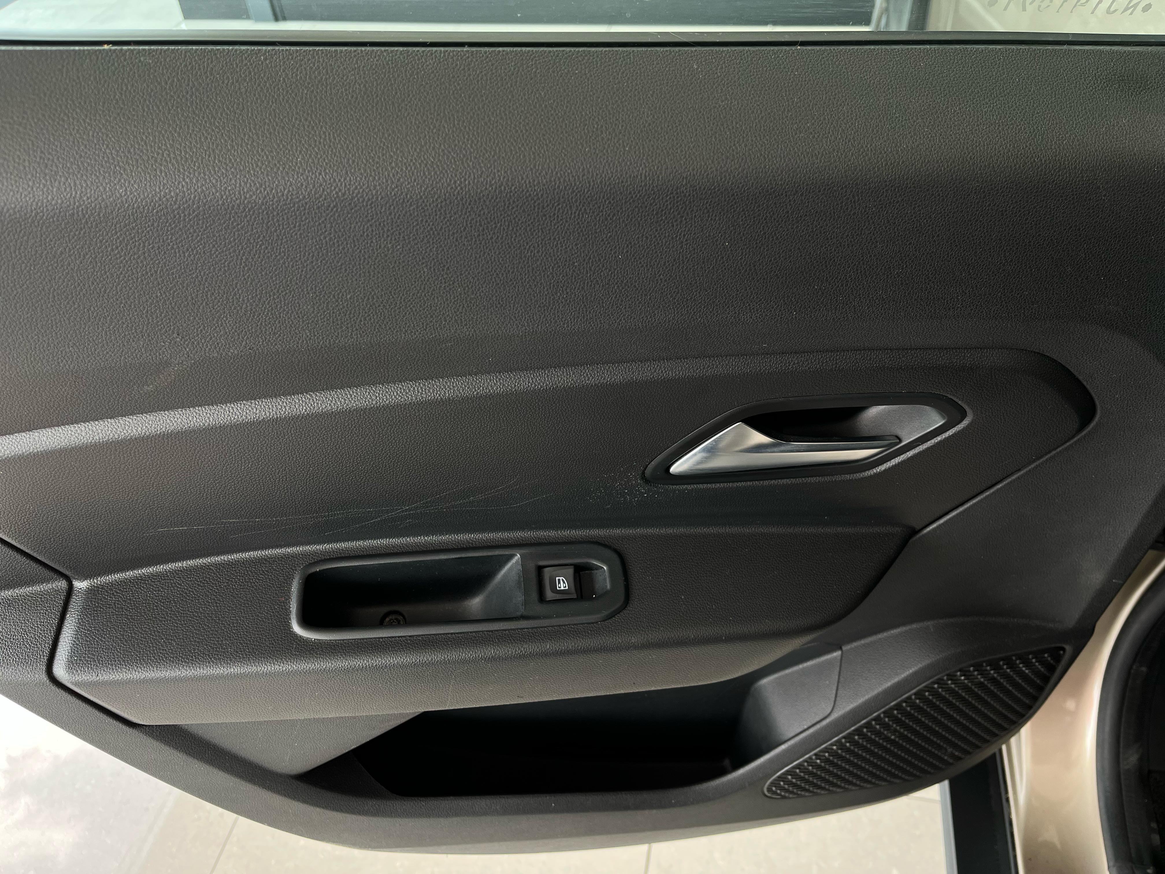 2022 Renault Duster VUD 5 pts. Iconic, 1.3T, TA, a/ac., VE, MP3, GPS, f. niebla, RA-17