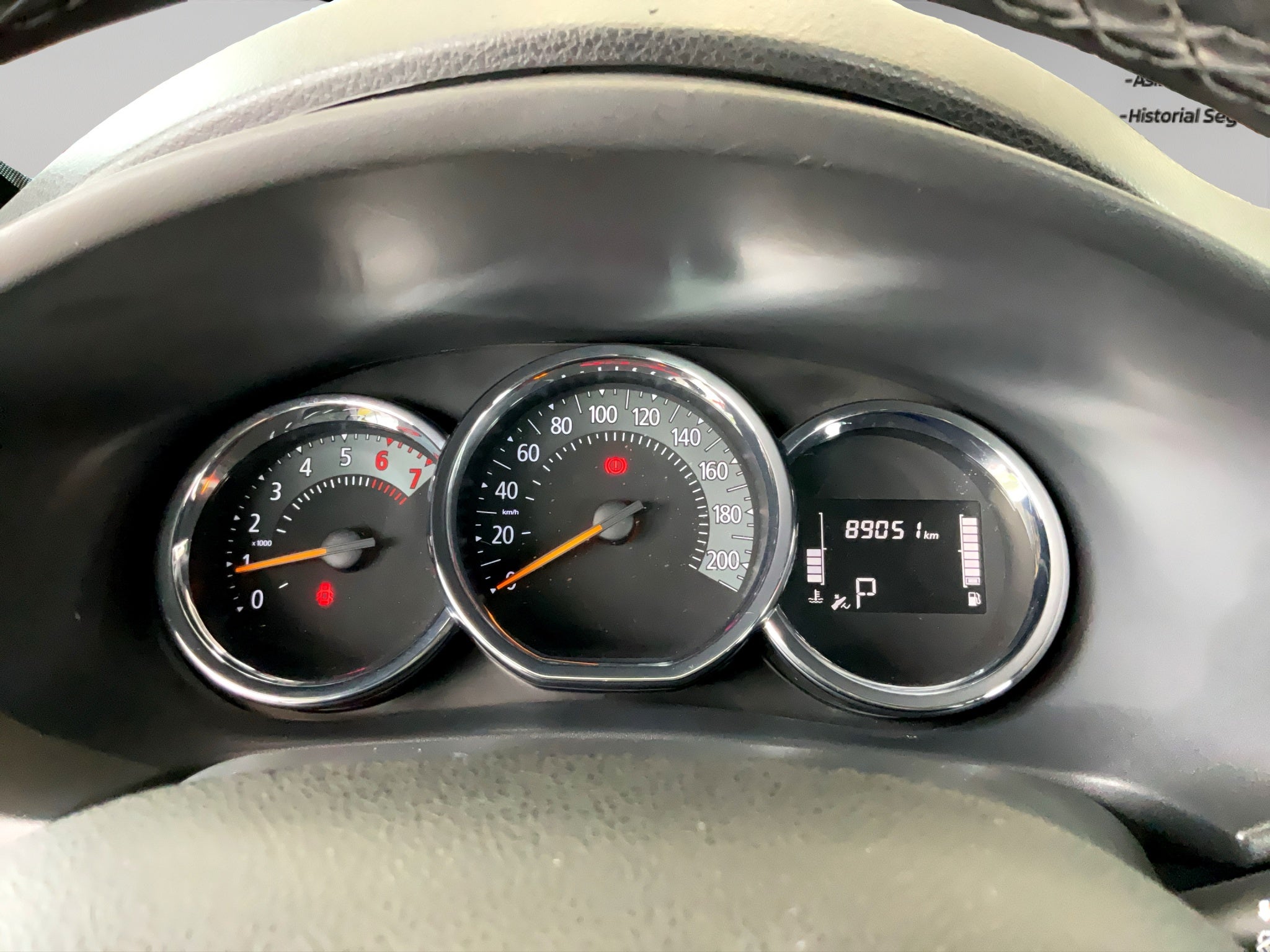 2023 Renault Logan 4 pts. Intens, 1.6l, TM5, RA-16 (línea nueva)