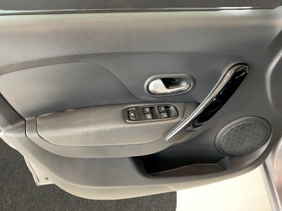 2023 Renault Logan 4 pts. Intens, 1.6l, TM5, RA-16 (línea nueva)
