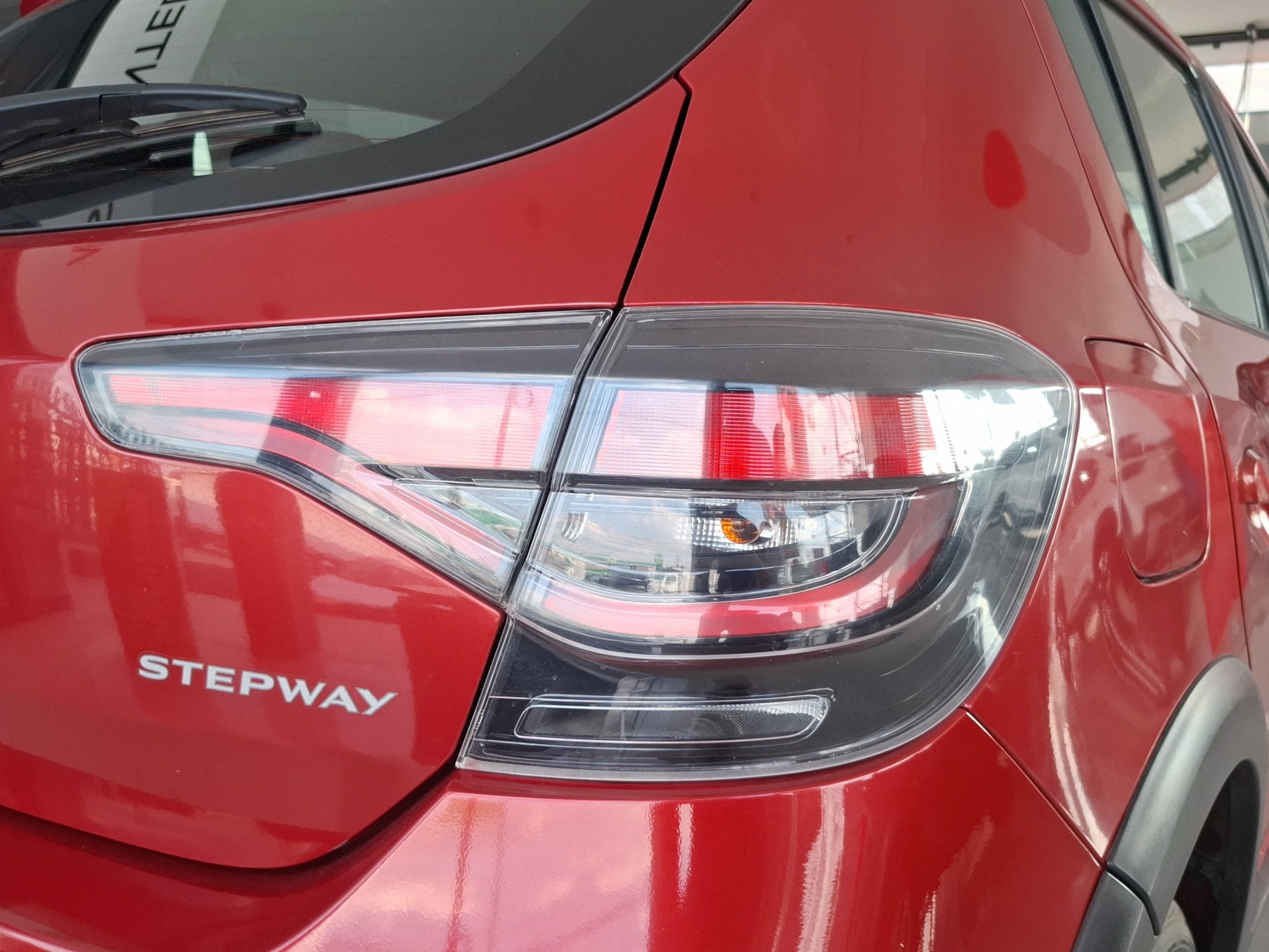2023 Renault Sandero y Stepway 5 pts. HB Stepway Intens, 1.6l, TM5, a/ac. Aut., VE, GPS, RA-16