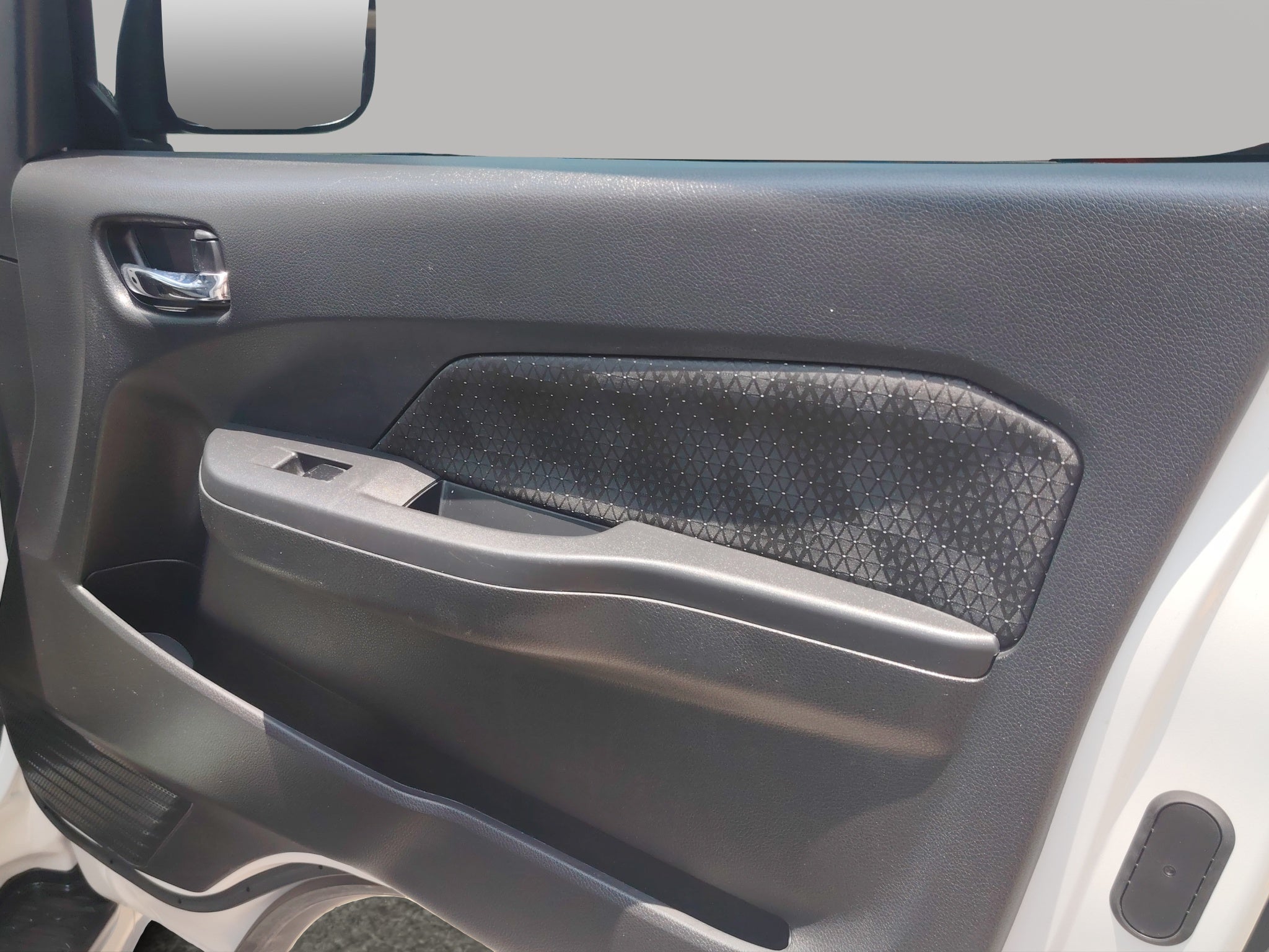 2025 Nissan Urvan Pasajeros 4 pts. Amplia, TM5, a/ac., desem. tras., 14 pas.