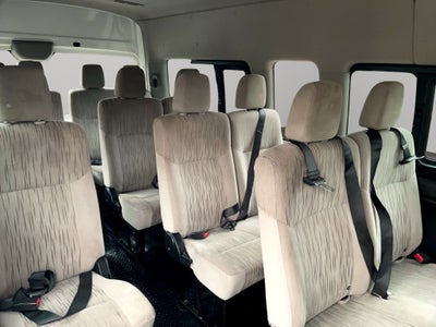 2023 Nissan Urvan Pasajeros 4 pts. Amplia, TM5, a/ac., desem. tras., 14 pas.