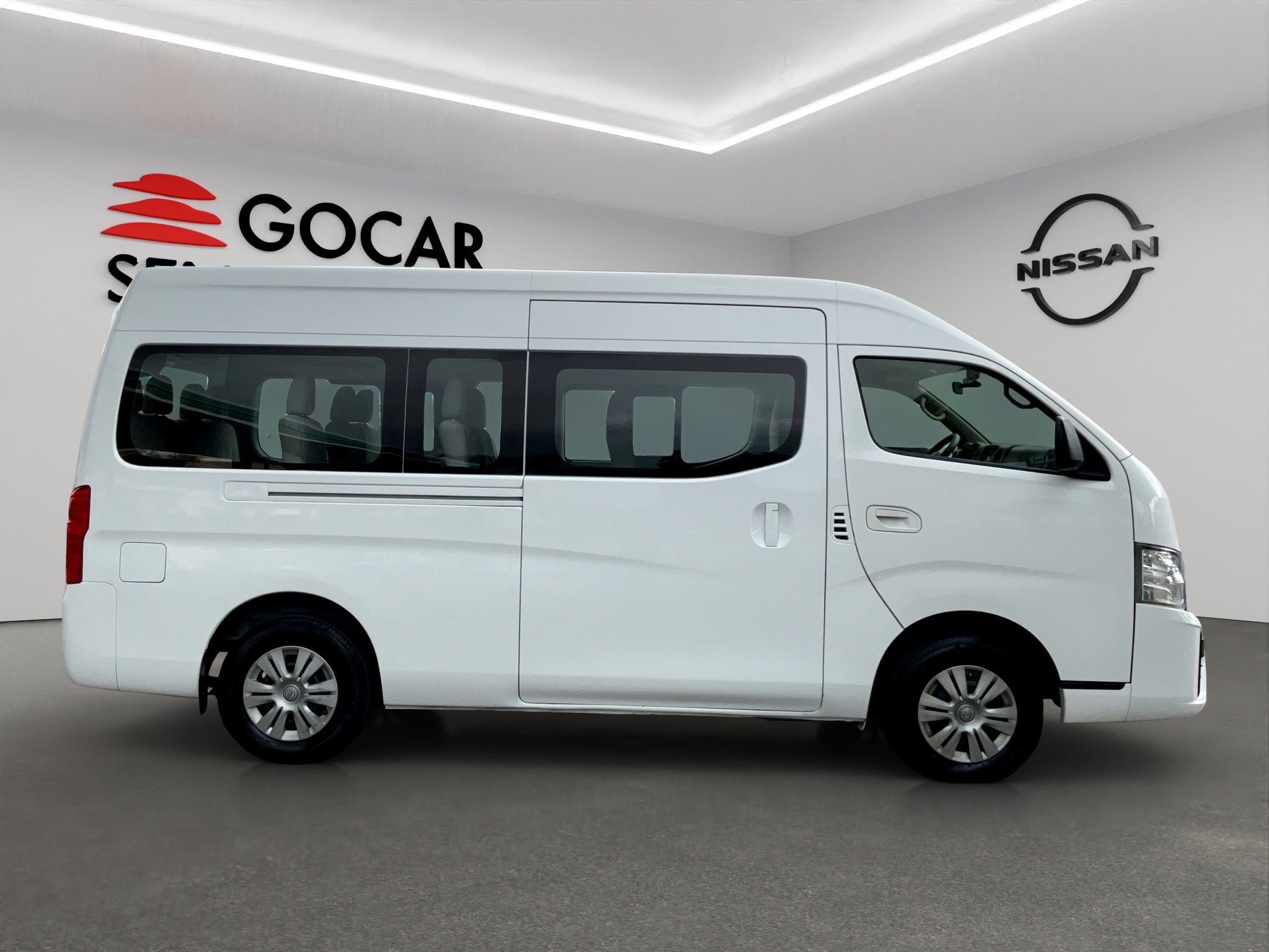 2023 Nissan Urvan Pasajeros 4 pts. Amplia, TM5, a/ac., desem. tras., 14 pas.