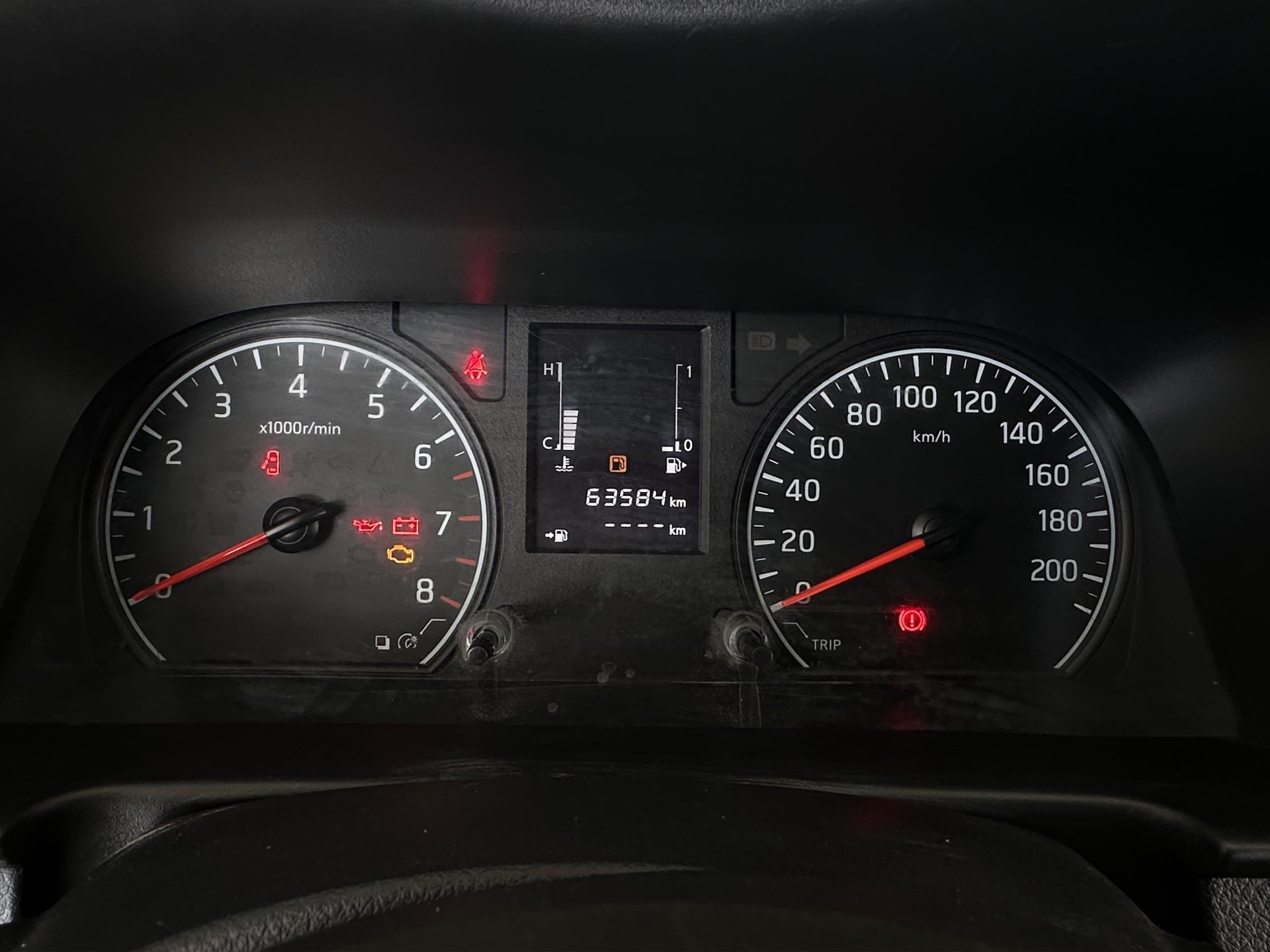 2023 Nissan Urvan Pasajeros 4 pts. Amplia, TM5, a/ac., desem. tras., 14 pas.