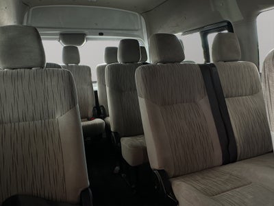2023 Nissan Urvan Pasajeros 4 pts. Amplia, TM5, a/ac., desem. tras., 14 pas.