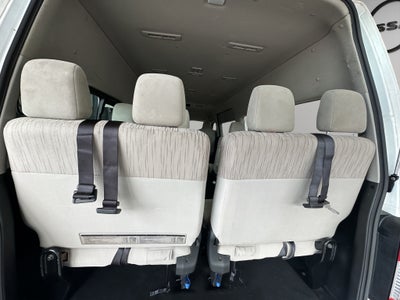 2023 Nissan Urvan Pasajeros 4 pts. Amplia, TM5, a/ac., desem. tras., 14 pas.