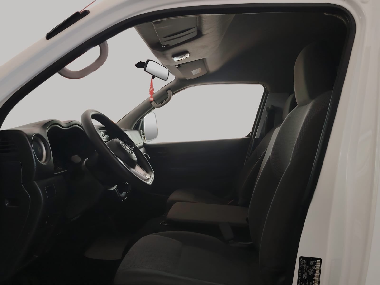 2024 Nissan Comerciales Urvan Panel 4 pts. Amplia, TM5, a/ac.