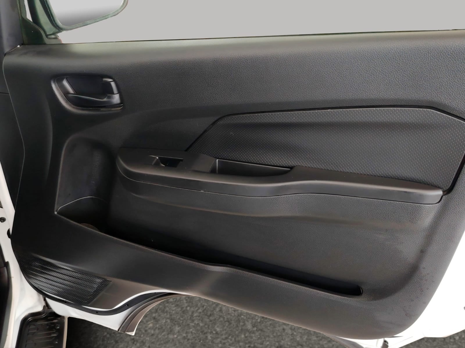 2024 Nissan Comerciales Urvan Panel 4 pts. Amplia, TM5, a/ac.