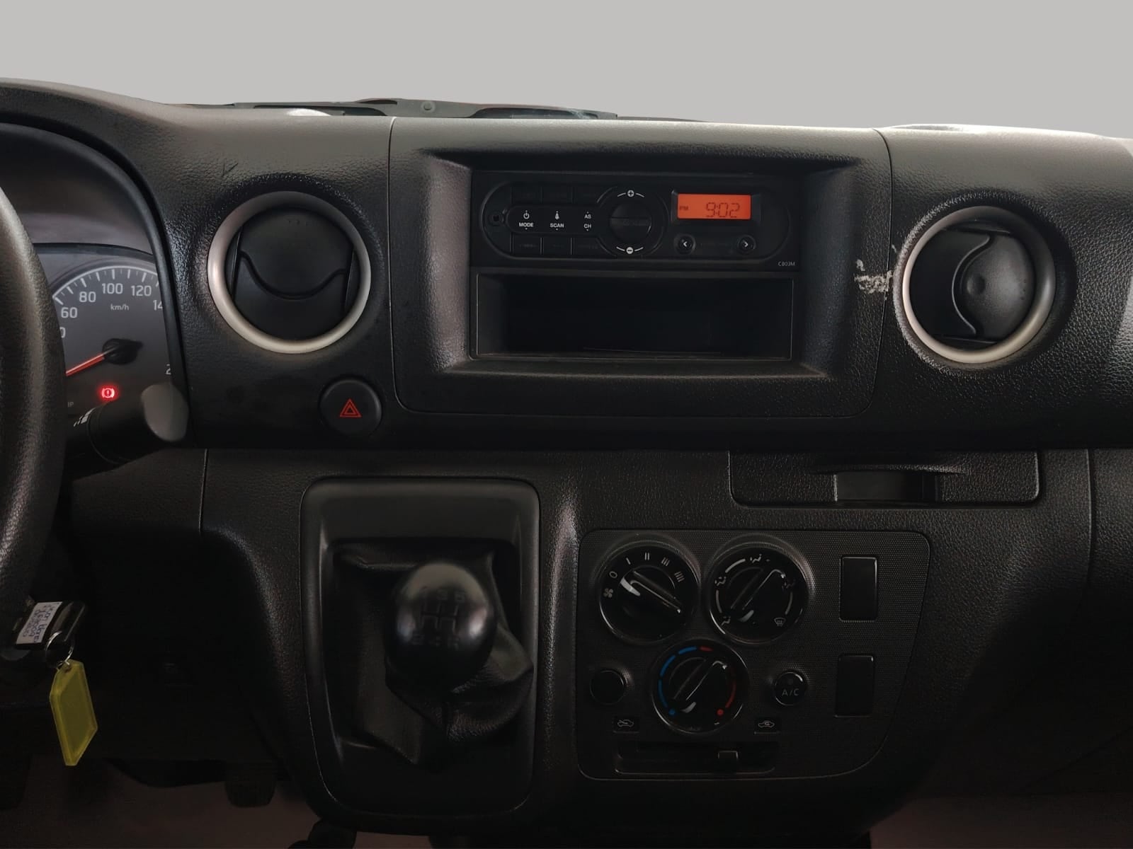 2024 Nissan Comerciales Urvan Panel 4 pts. Amplia, TM5, a/ac.