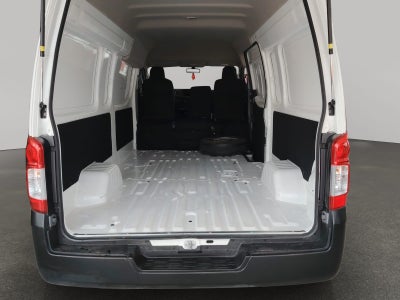 2024 Nissan Comerciales Urvan Panel 4 pts. Amplia, TM5, a/ac.