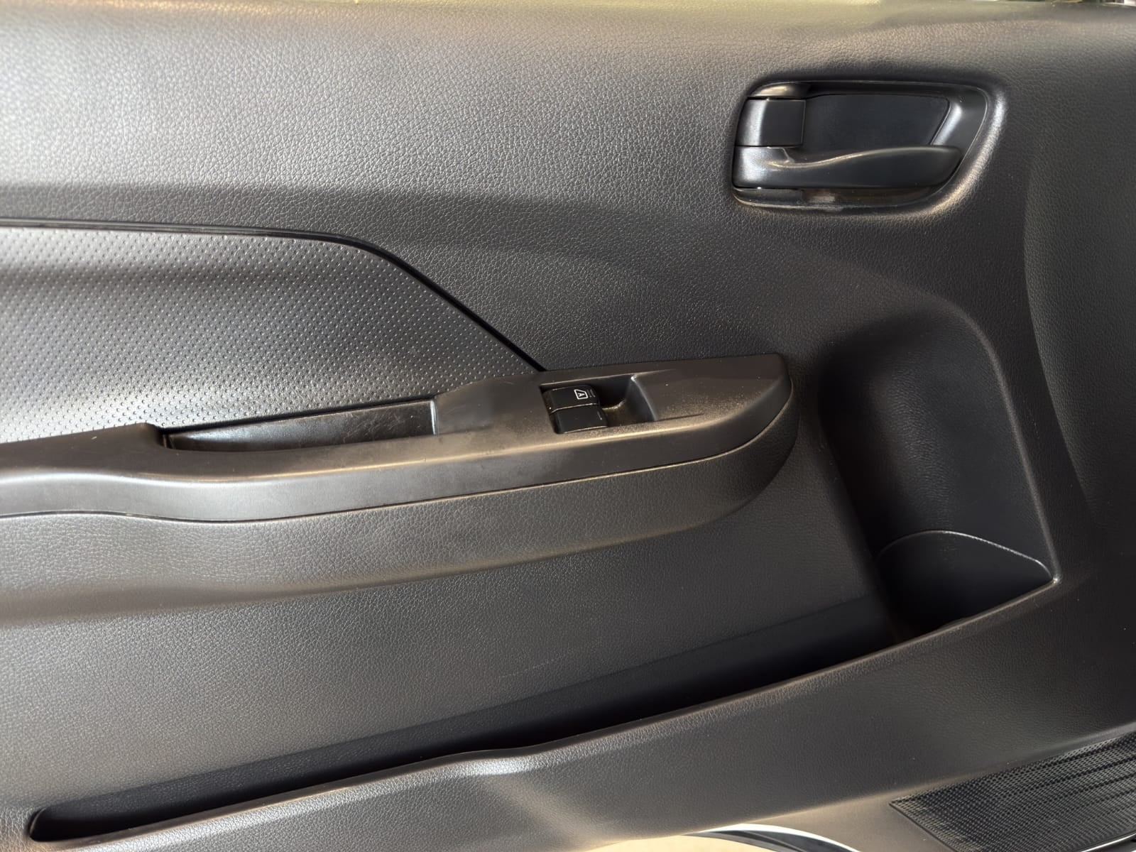 2024 Nissan Comerciales Urvan Panel 4 pts. Amplia, TM5, a/ac.