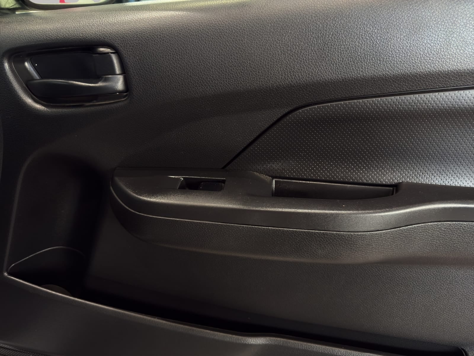 2024 Nissan Comerciales Urvan Panel 4 pts. Amplia, TM5, a/ac.